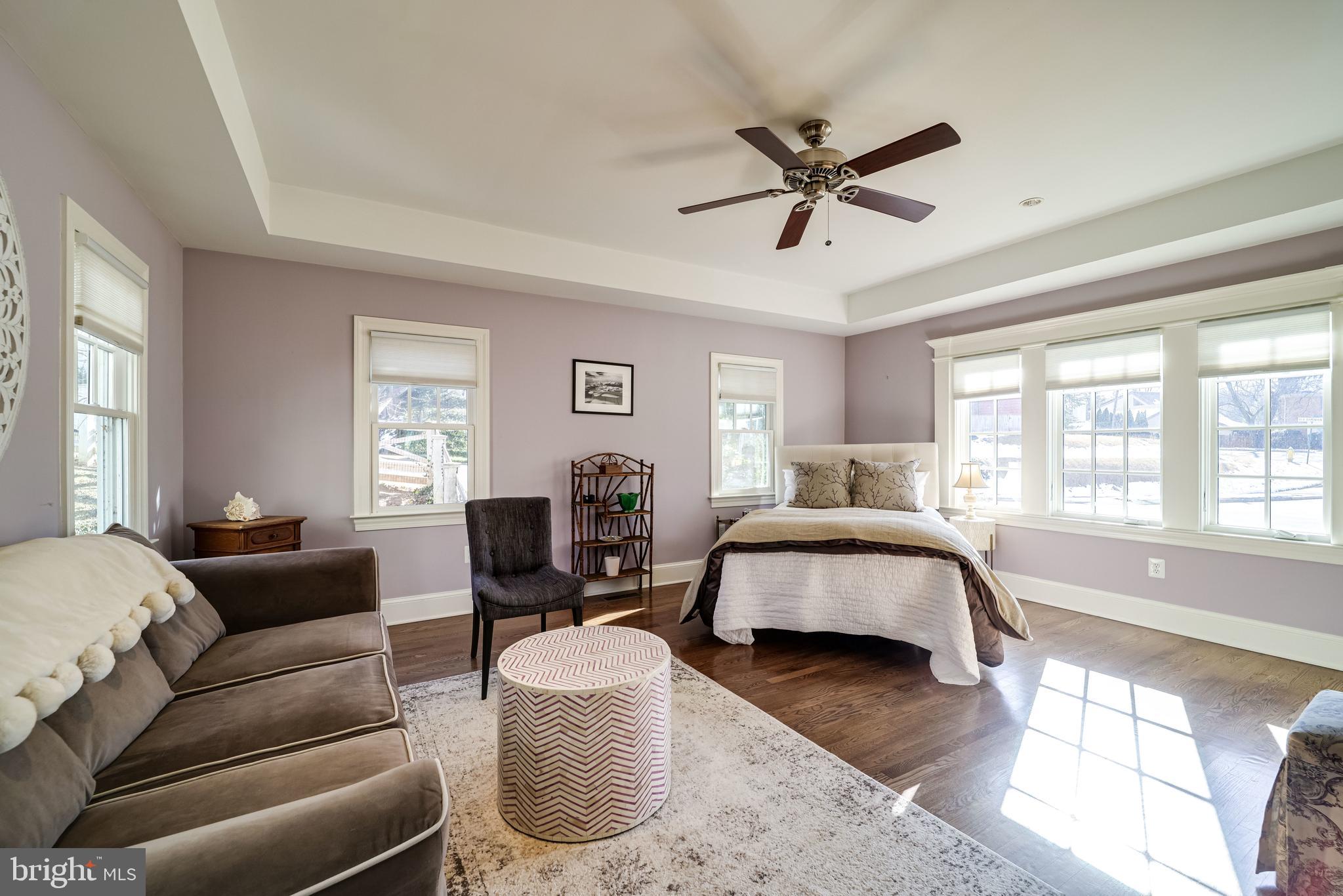 COUNTRY CLUB MANOR - Residential