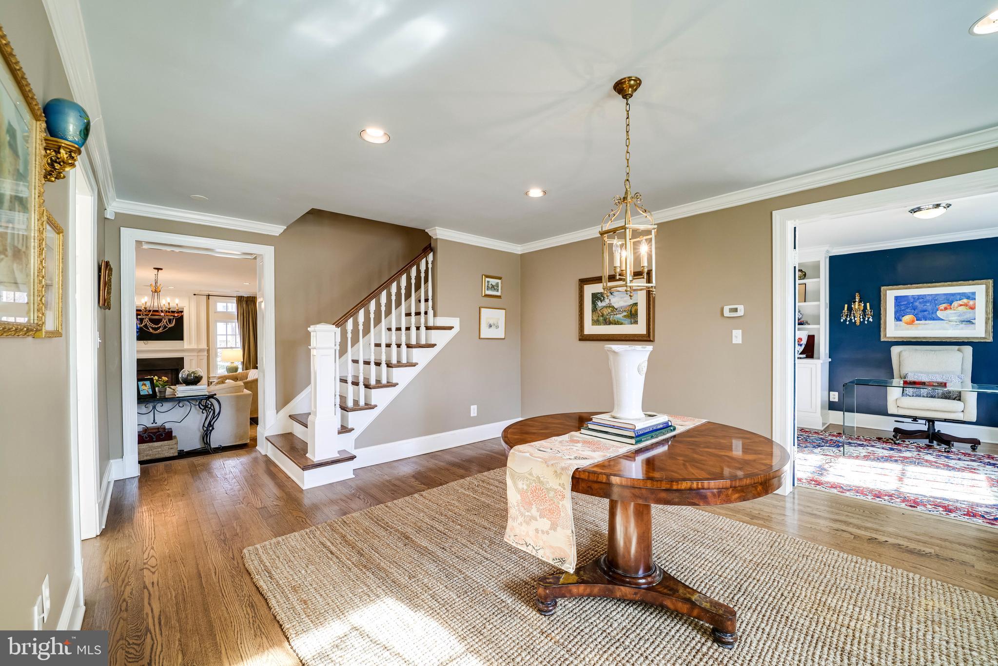 COUNTRY CLUB MANOR - Residential