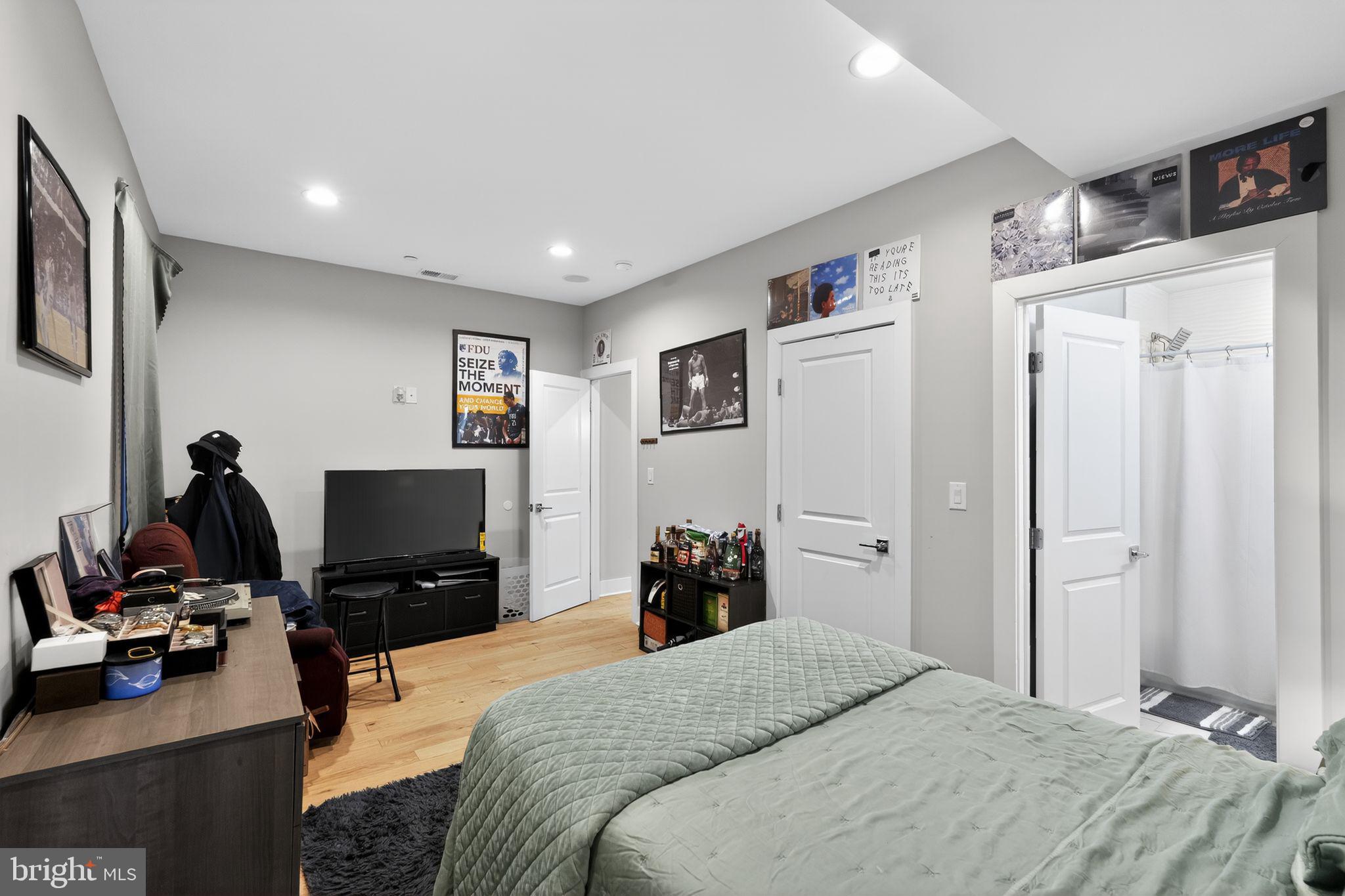 NORRIS SQUARE - Residential