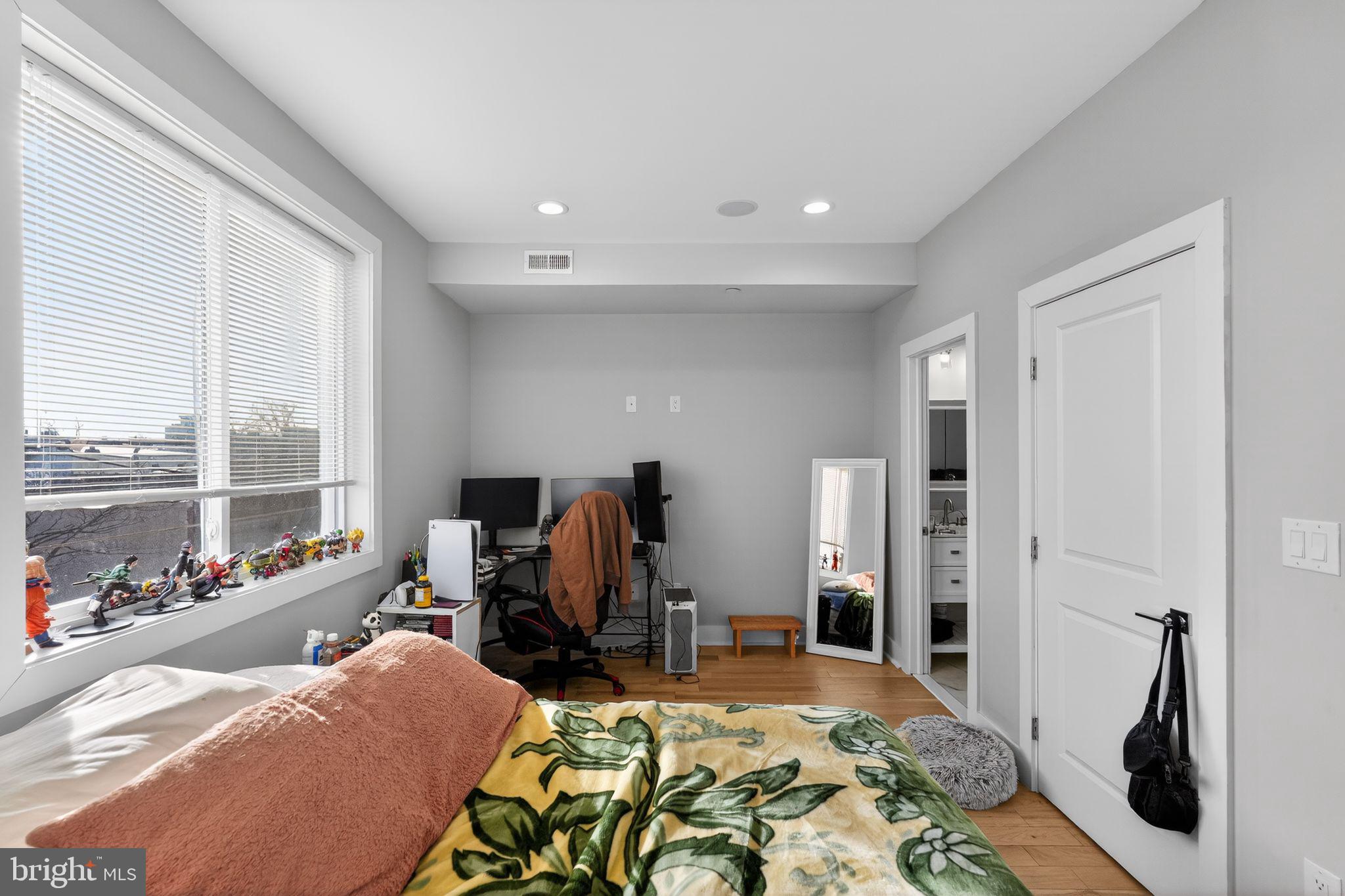 NORRIS SQUARE - Residential