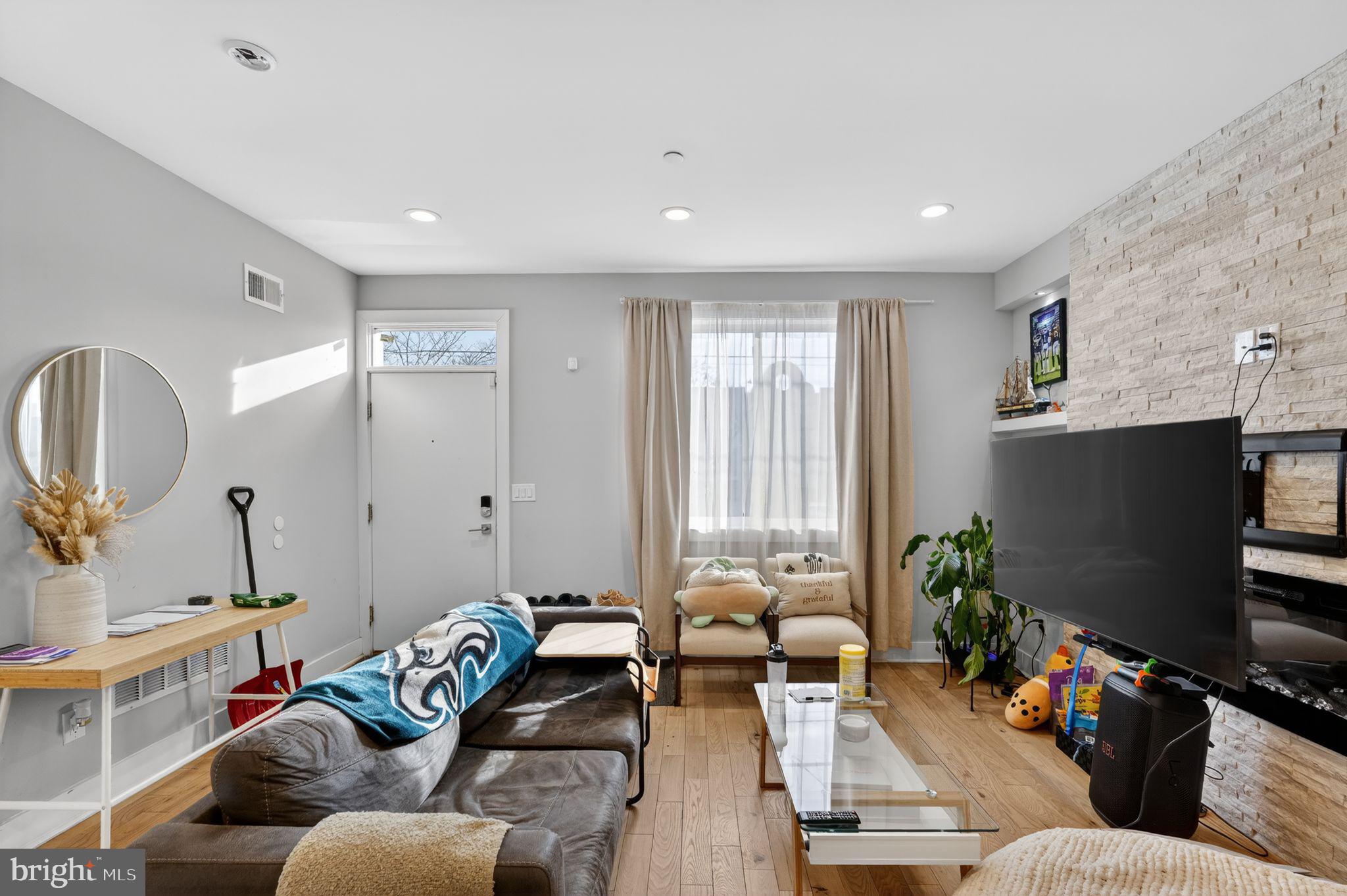 NORRIS SQUARE - Residential