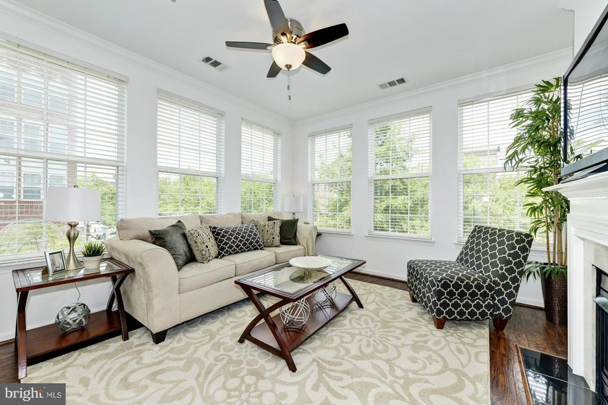 MOVE-IN READY. Condition=A+ fresh paint, new floors, spacious kitchen with granite and stainless steel,    Enjoy community amenities: outdoor pool, gym, free shuttle bus to Van Dorn metro. easy access to 395/495/95, Old Town Alexandria, airport, shops, restaurants & parks.  Truly a must see property!