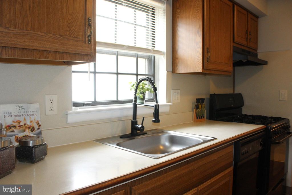 Photo of 417 Valleybrook Drive, Lancaster, PA 17601 (MLS # PALA2047308)