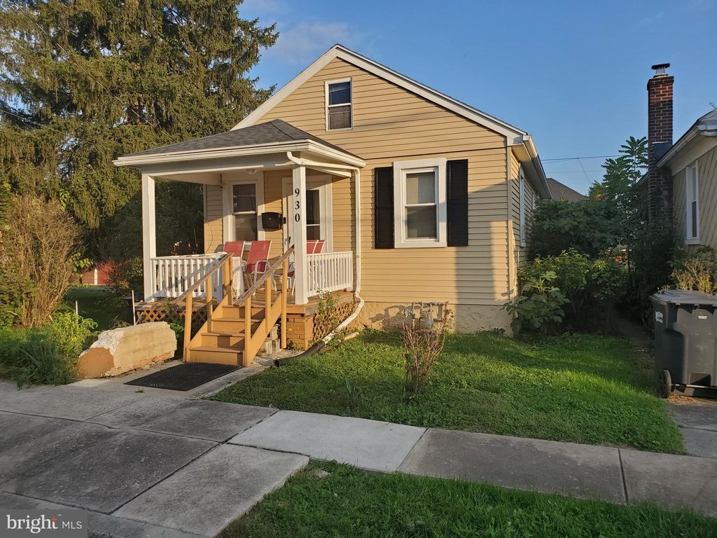 Photo of 930 Spruce Street, Columbia, PA 17512 (MLS # PALA2054936)