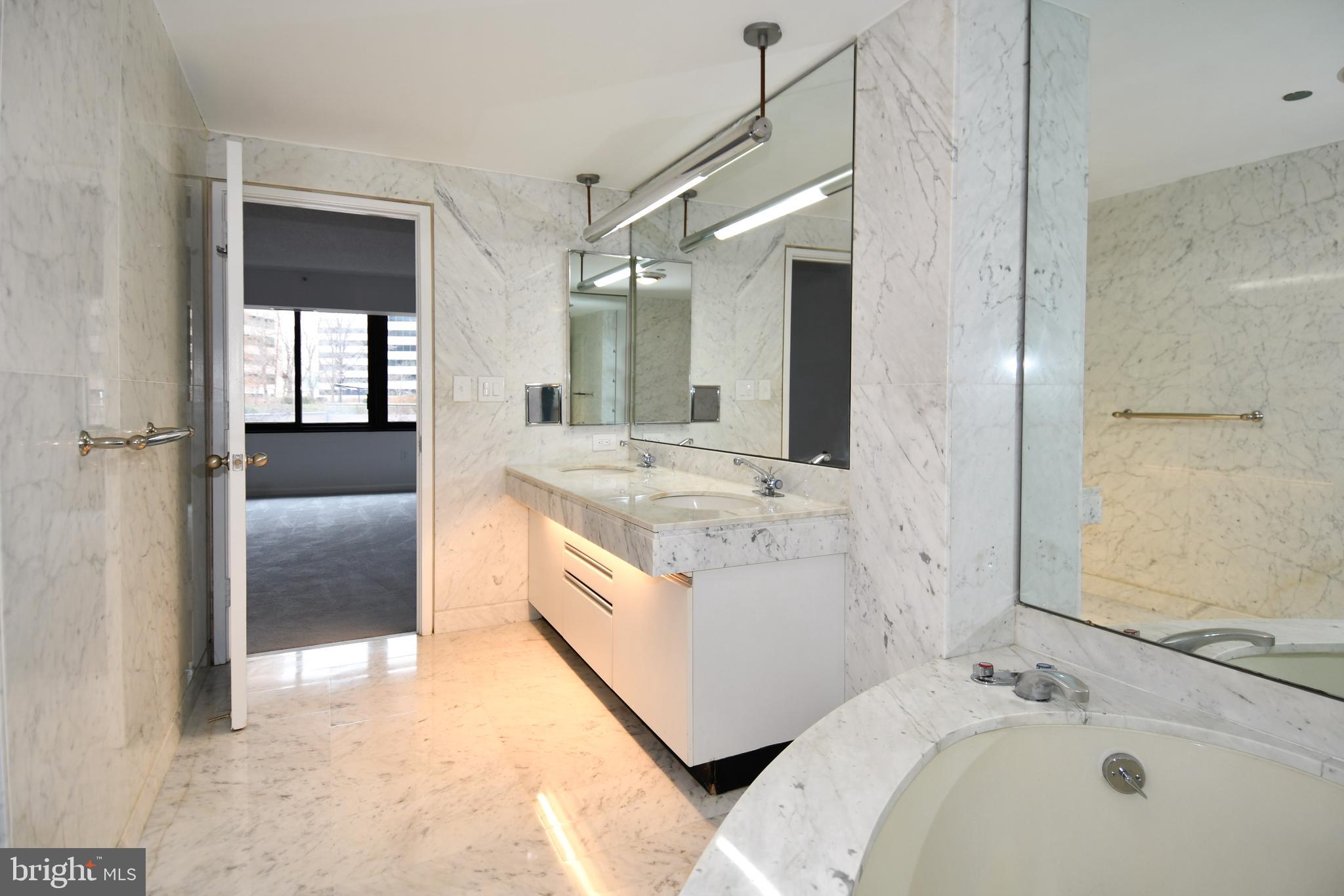 CRYSTAL CITY - Residential