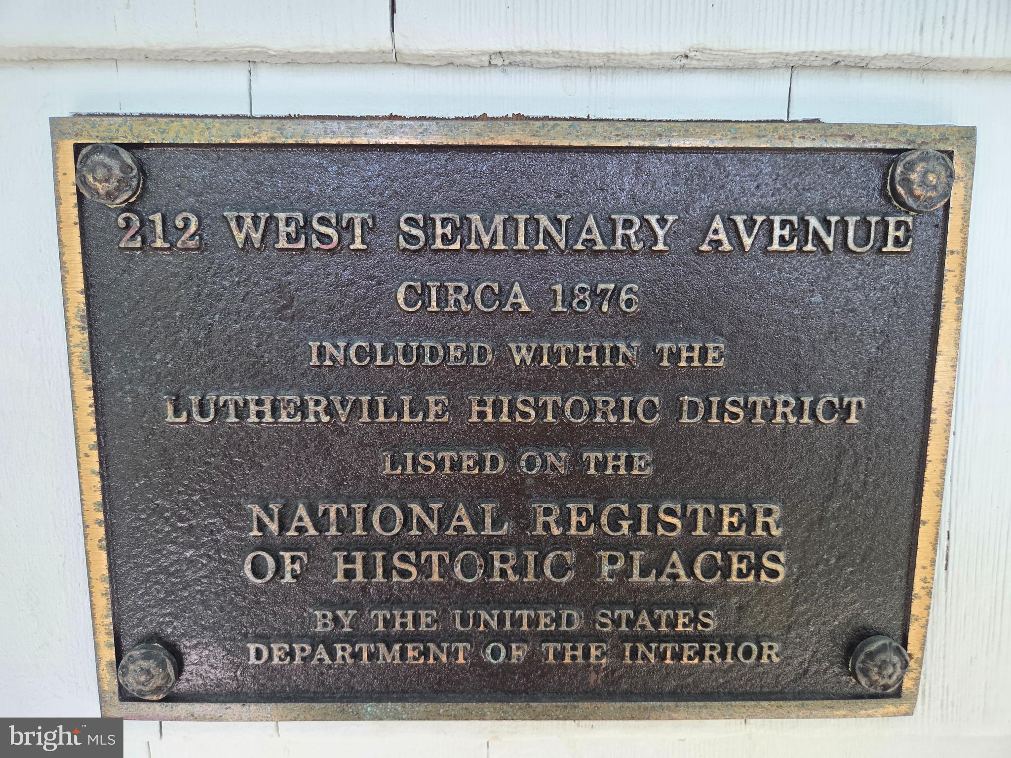 212 W SEMINARY AVENUE