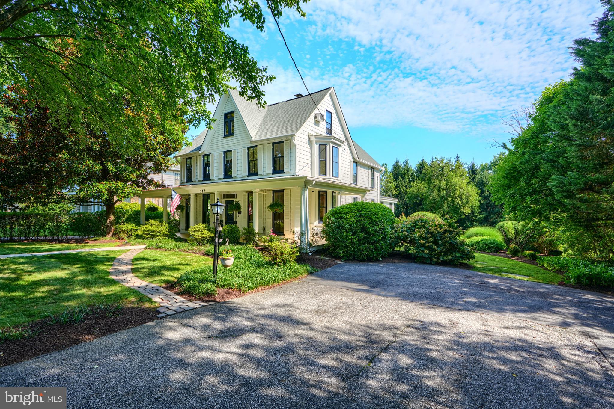 212 W SEMINARY AVENUE