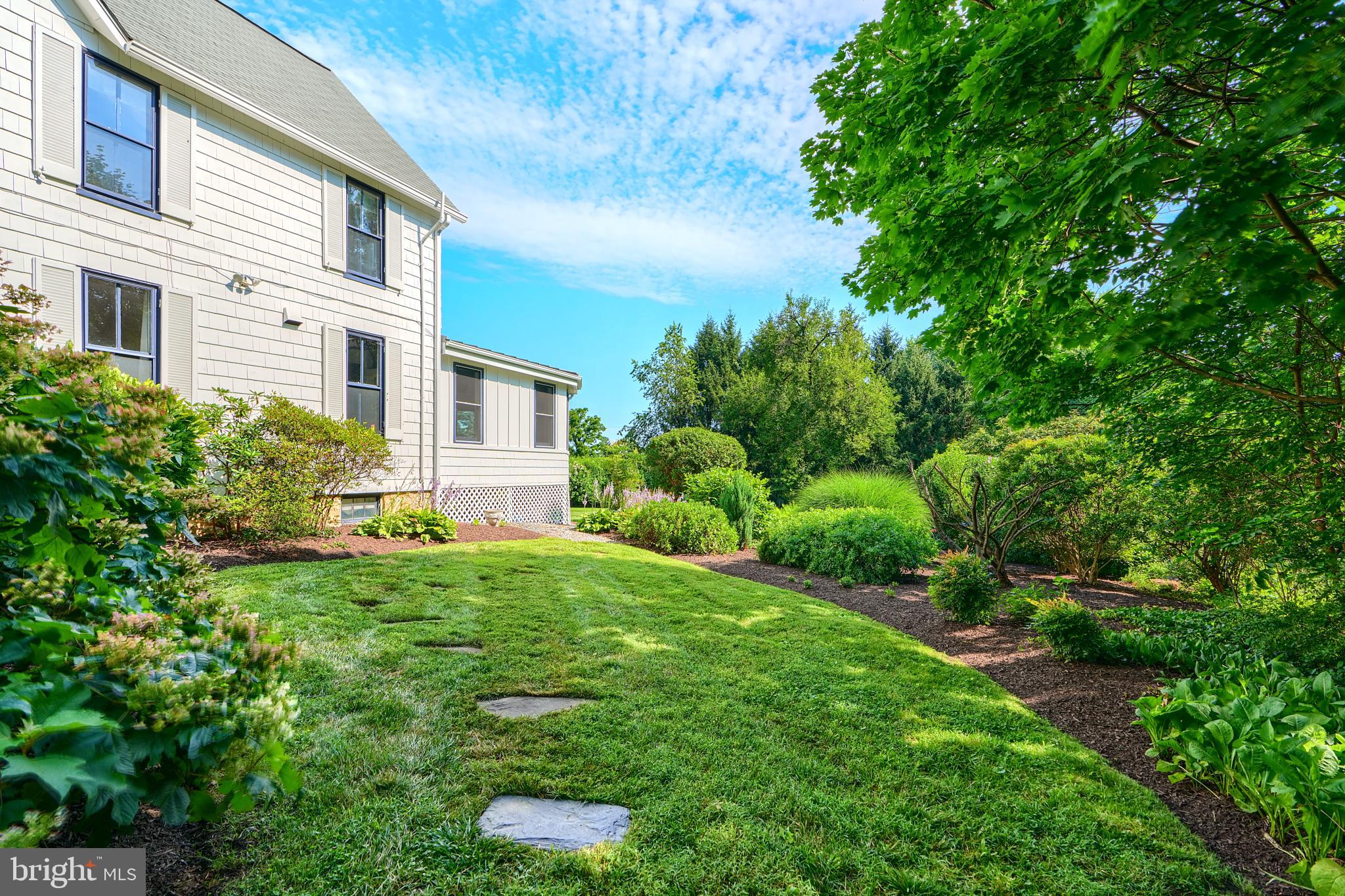 212 W SEMINARY AVENUE