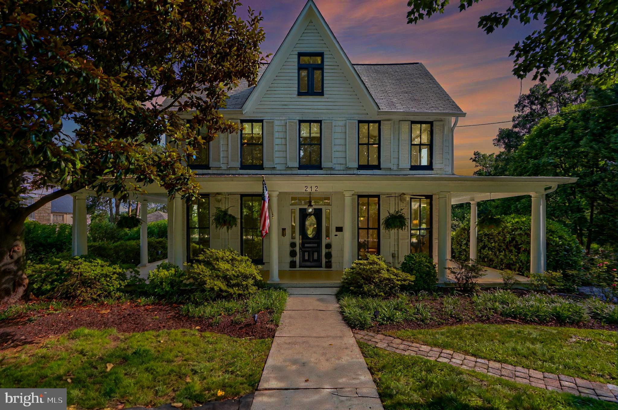 212 W SEMINARY AVENUE