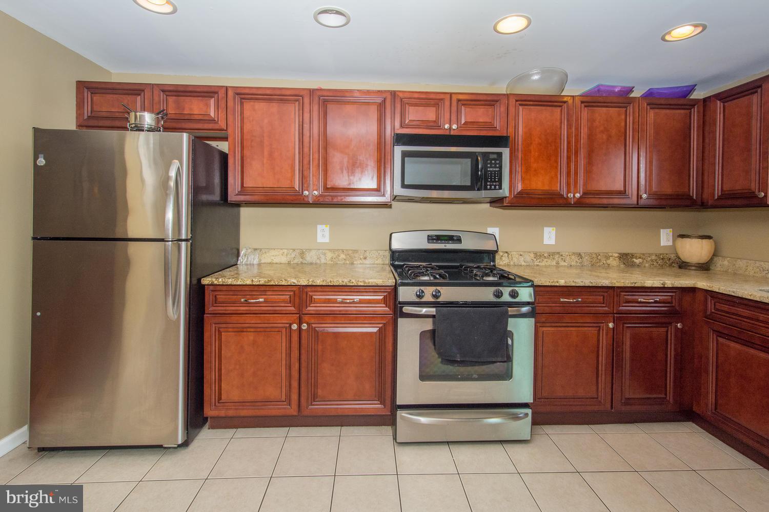 FOX RIDGE MANOR - Residential