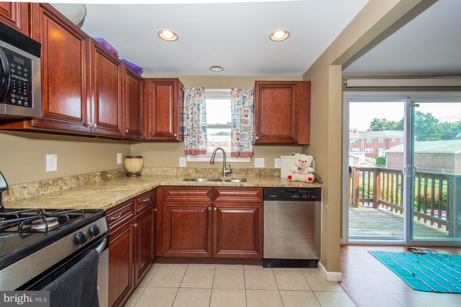 FOX RIDGE MANOR - Residential