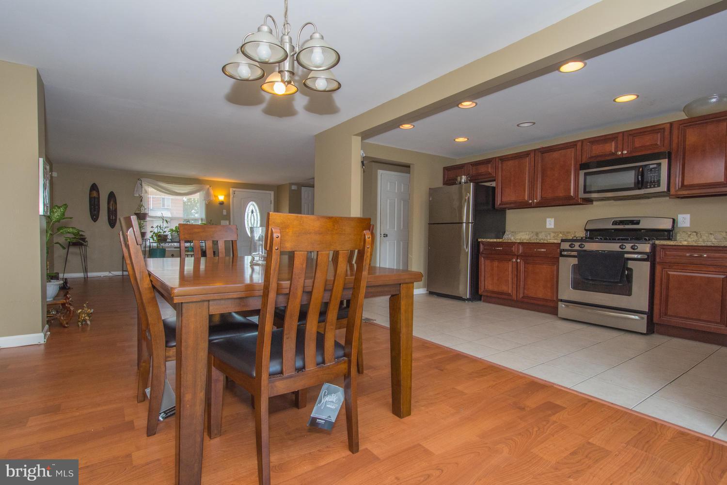 FOX RIDGE MANOR - Residential