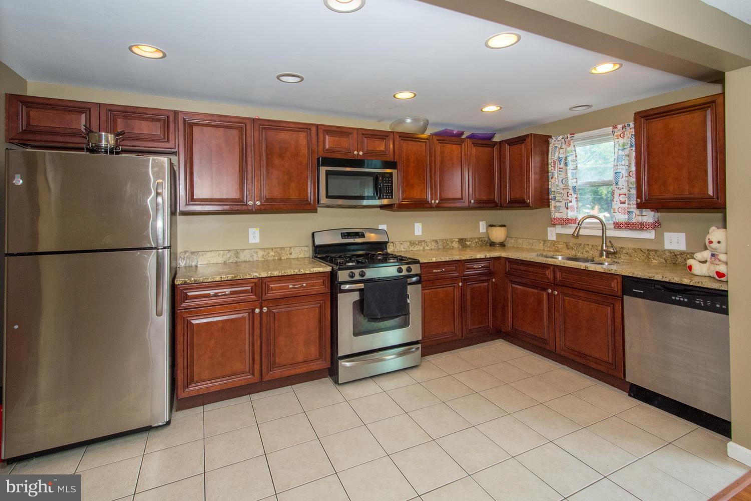 FOX RIDGE MANOR - Residential