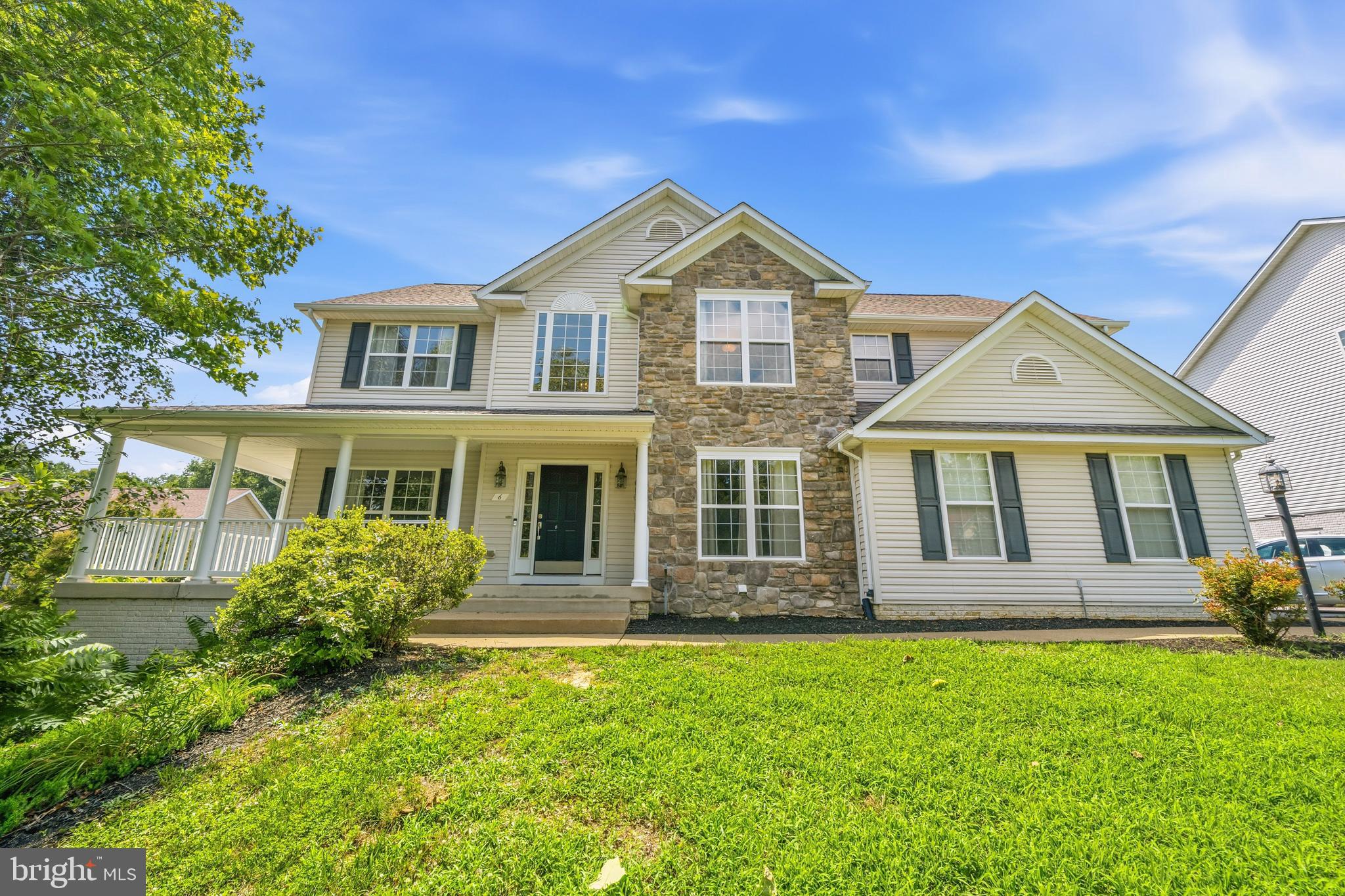 6 TOWERING OAKS DRIVE