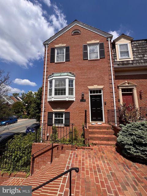 Photo of 2701 Franklin Court, ALEXANDRIA, VA 22302 (MLS # VAAX2059926)