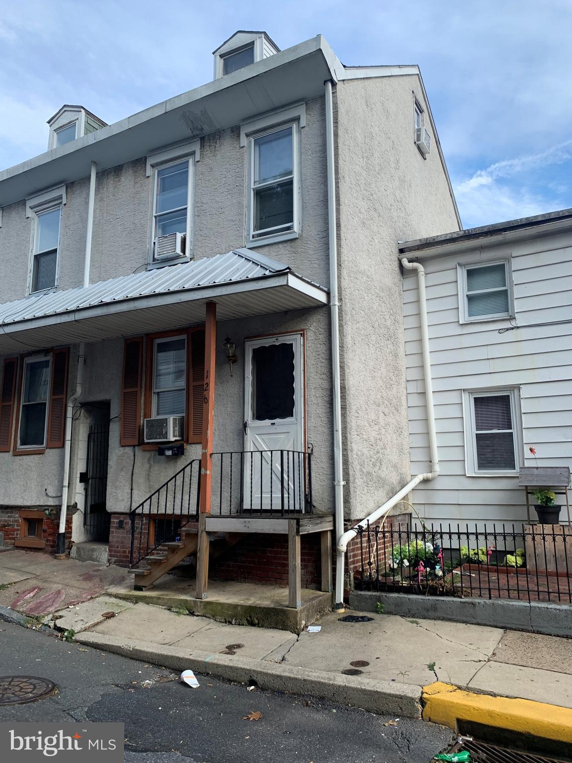 Excellent investment , currently tenant occupied, so generating income instantly , dont miss this opportunity to expand your portfolio or make it your primary