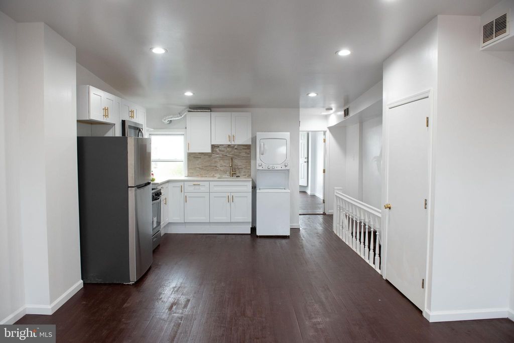 Photo of 1720 S 4th Street #3RD FLOOR, PHILADELPHIA, PA 19148 (MLS # PAPH2541184)