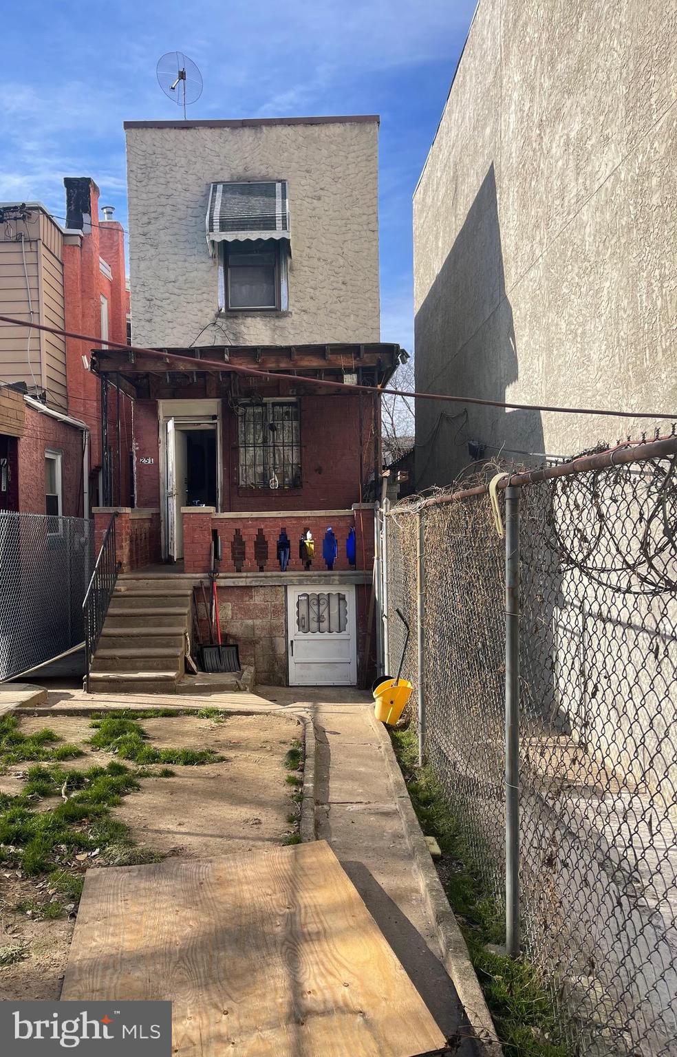 251 N ROBINSON STREET