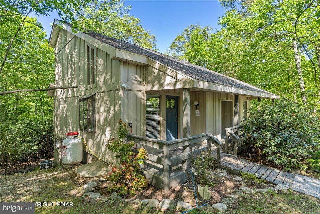 Photo of 19 Ski Side Drive, TANNERSVILLE, PA 18372 (MLS # PAMR2006204)