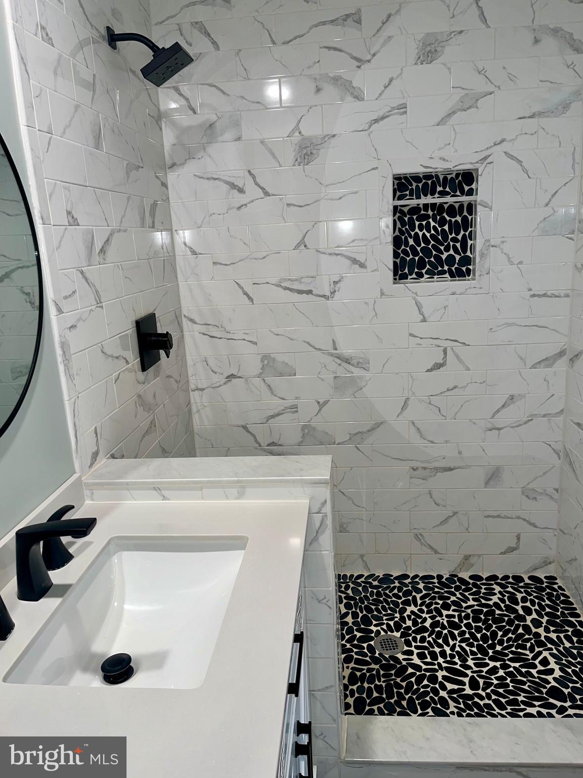 ANNAPOLIS ROADS - Residential Lease