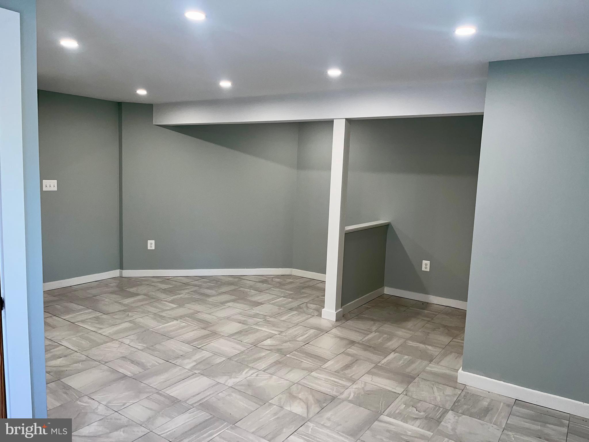 ANNAPOLIS ROADS - Residential Lease