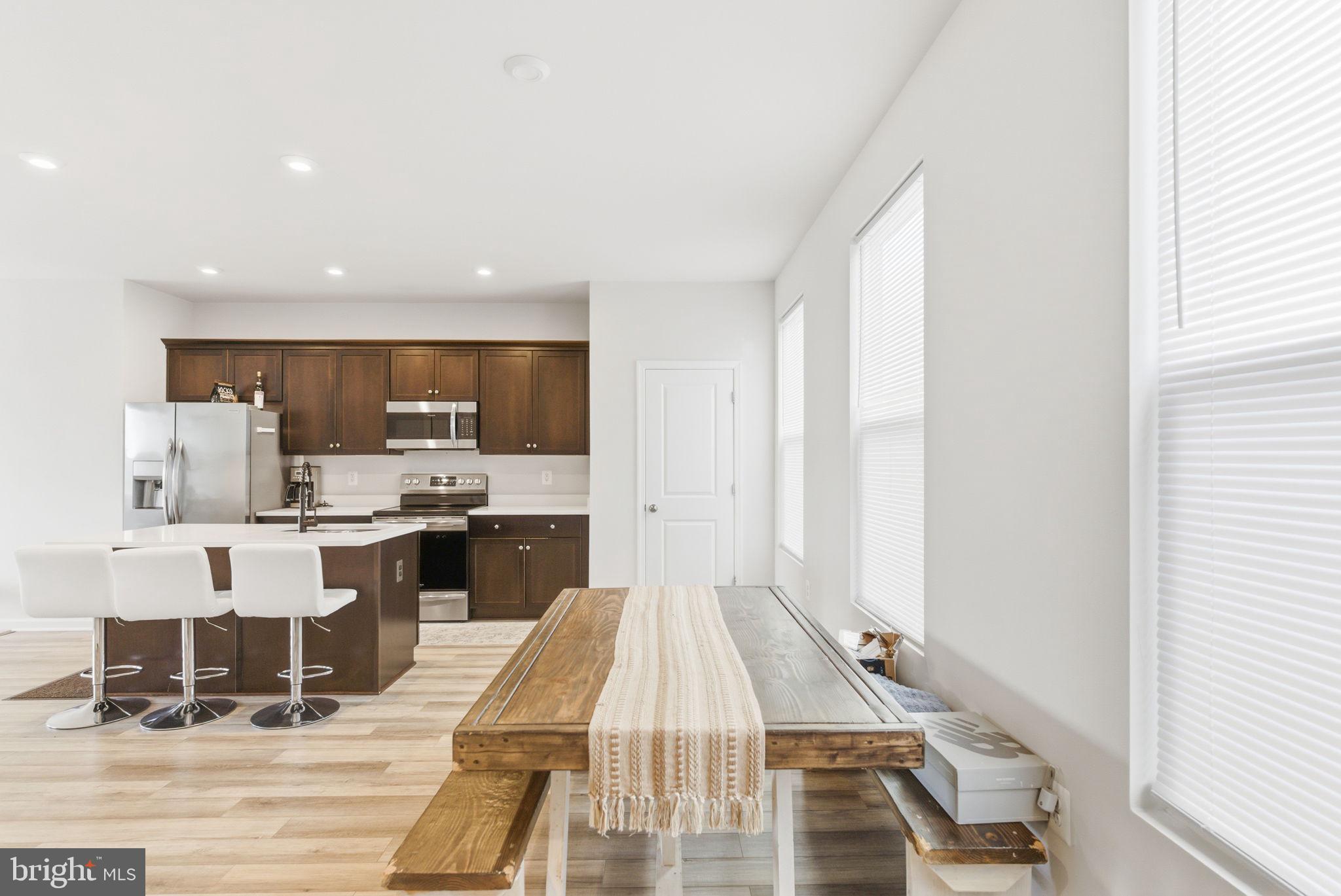 PRESIDENTS POINTE - Residential Lease