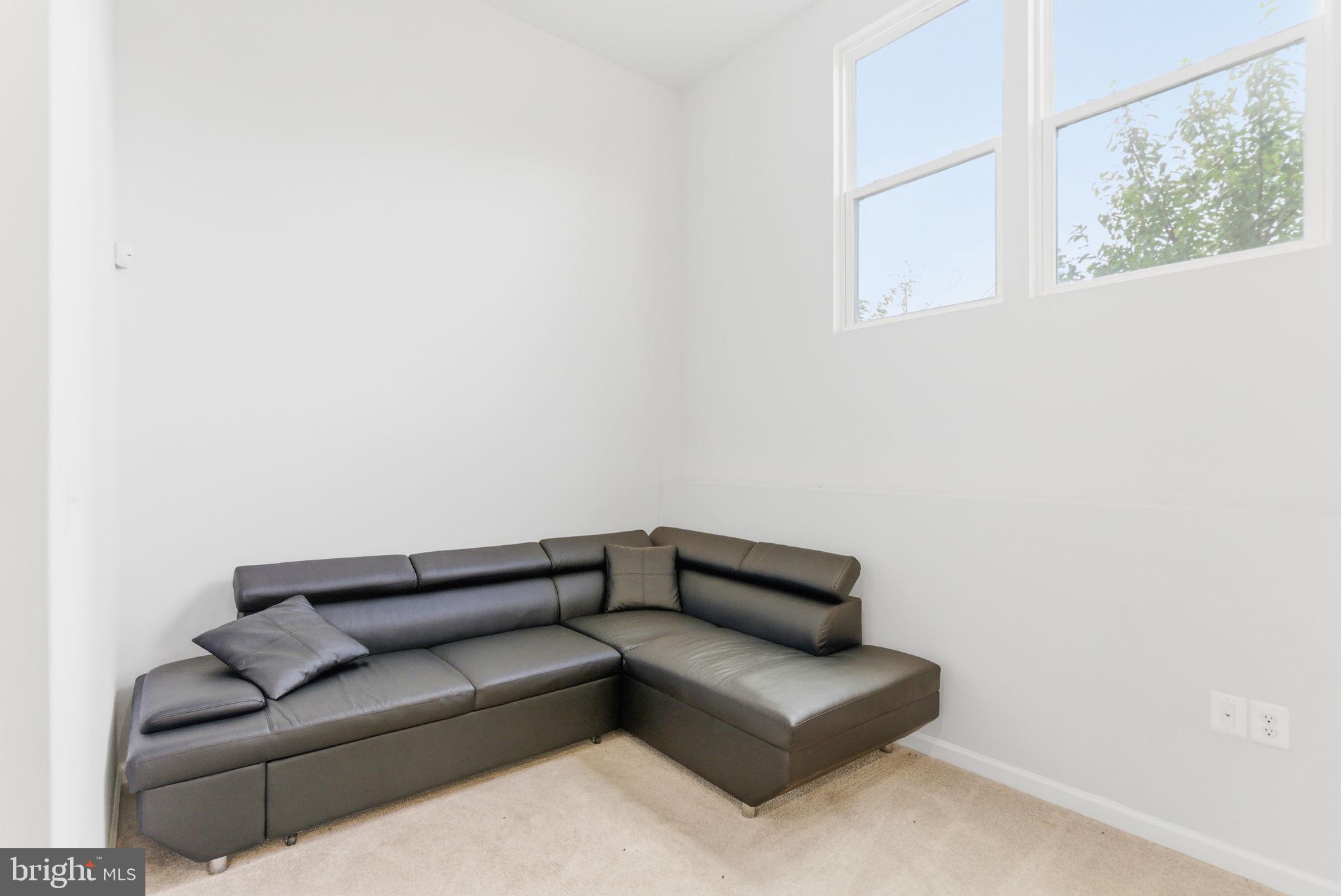 PRESIDENTS POINTE - Residential Lease