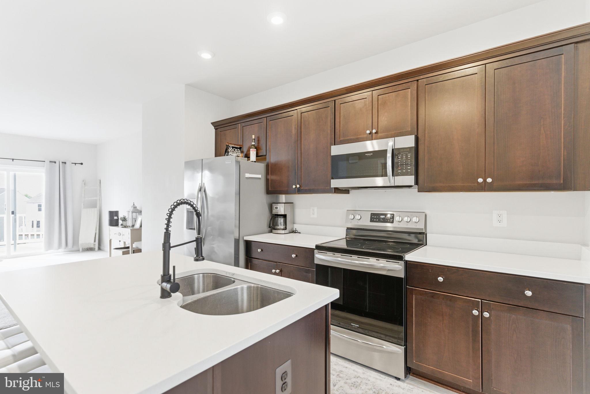 PRESIDENTS POINTE - Residential Lease