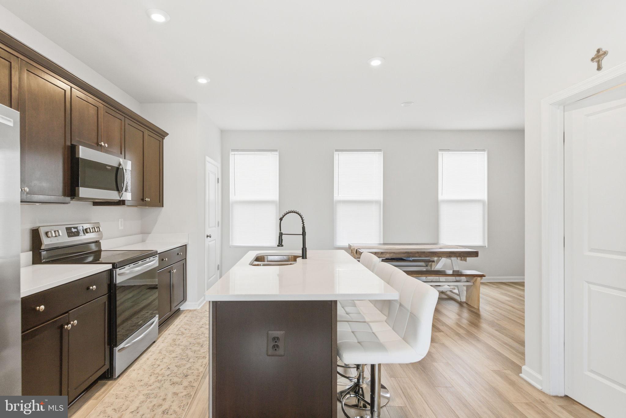 PRESIDENTS POINTE - Residential Lease