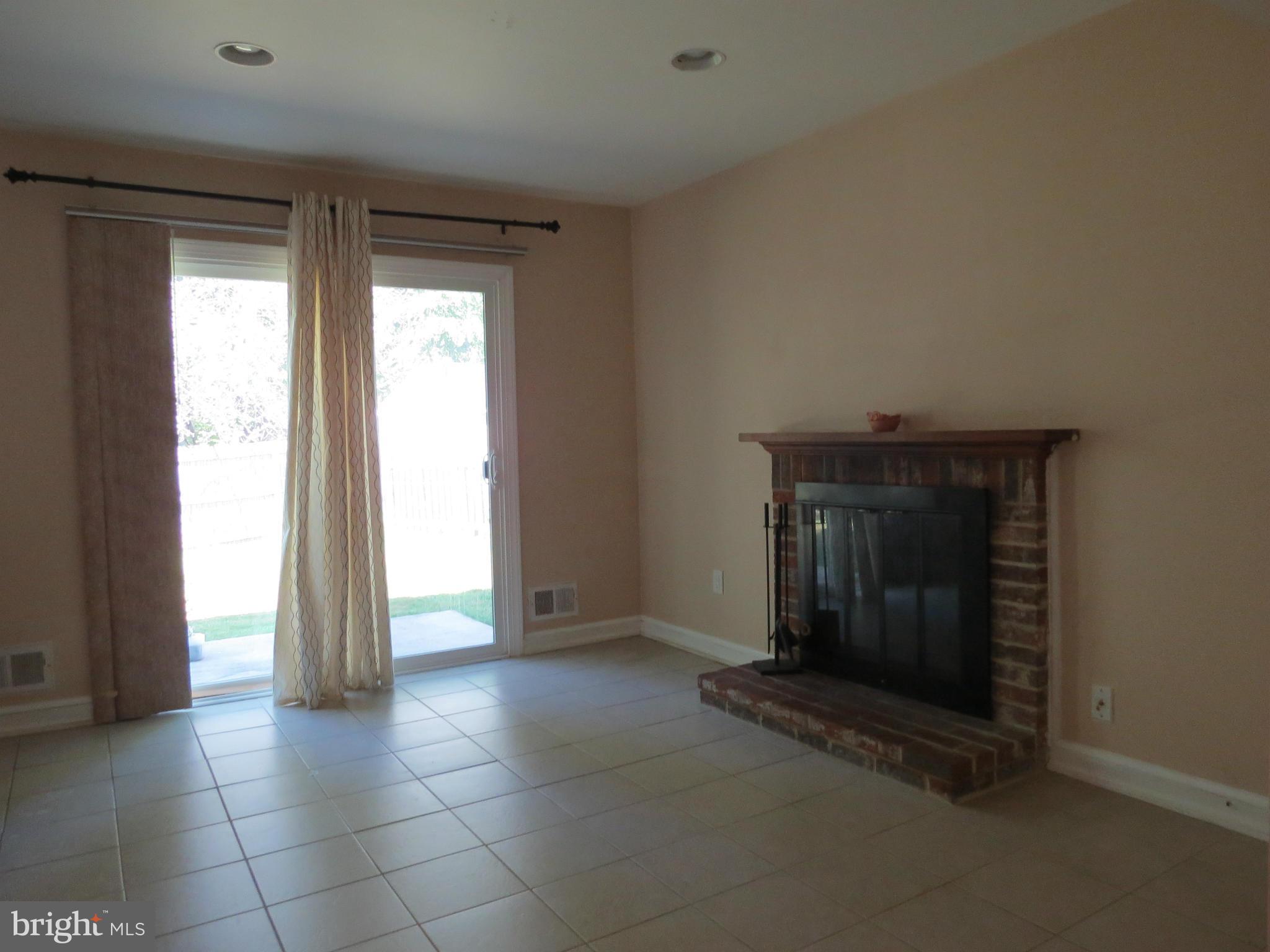 MILL CREEK TOWNE - Residential Lease