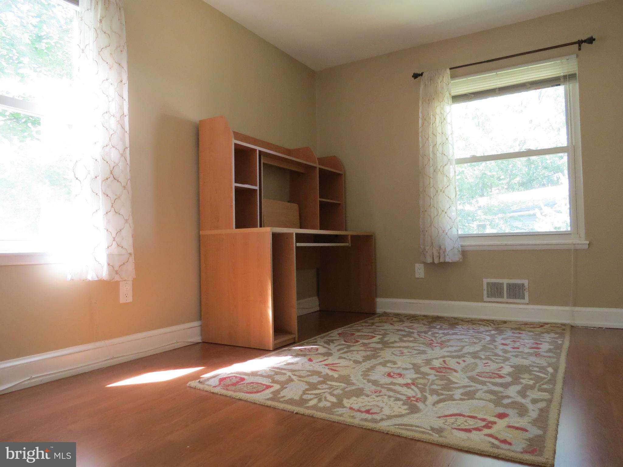 MILL CREEK TOWNE - Residential Lease