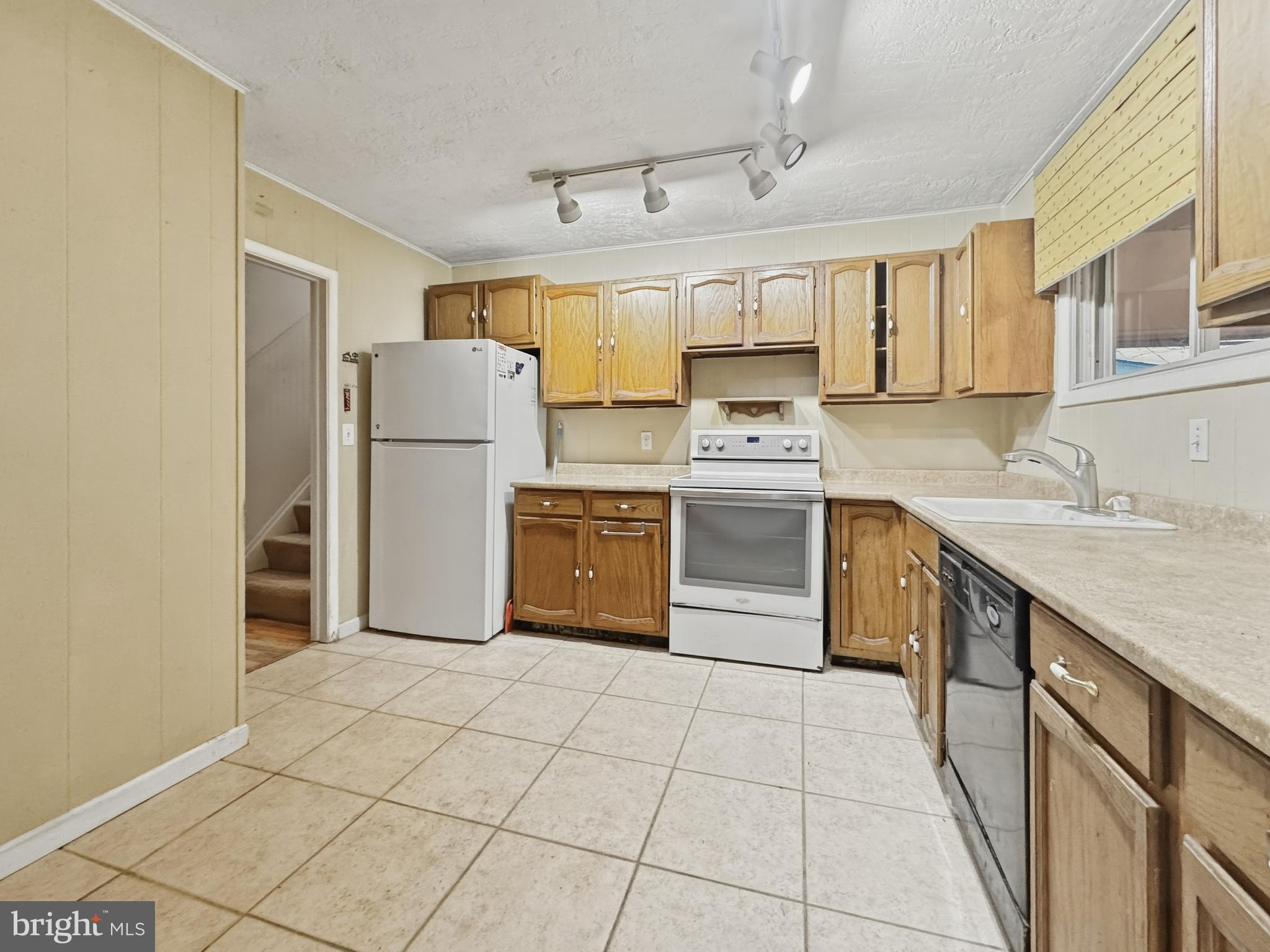 ASHBOURNE HILLS - Residential