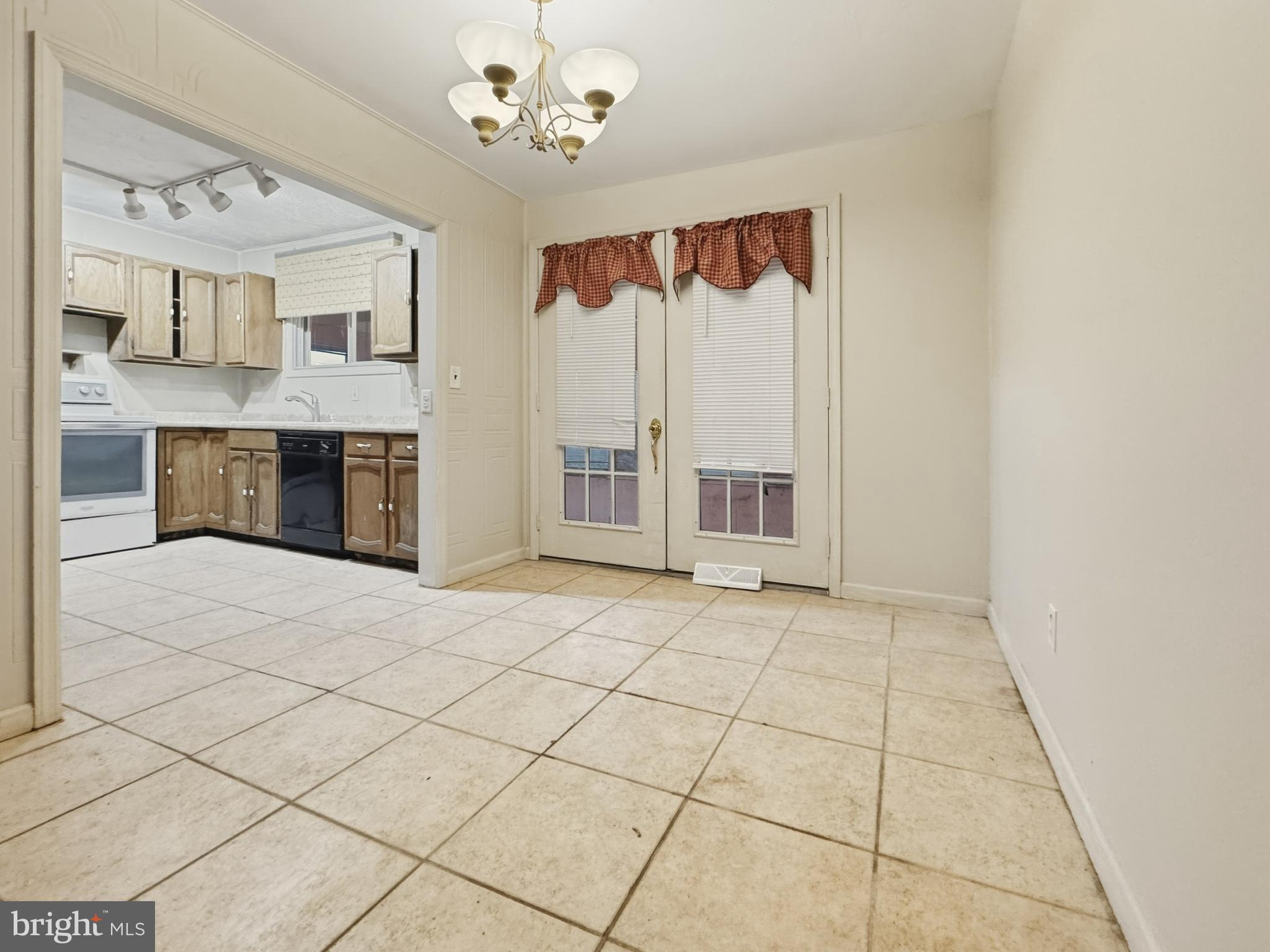 ASHBOURNE HILLS - Residential