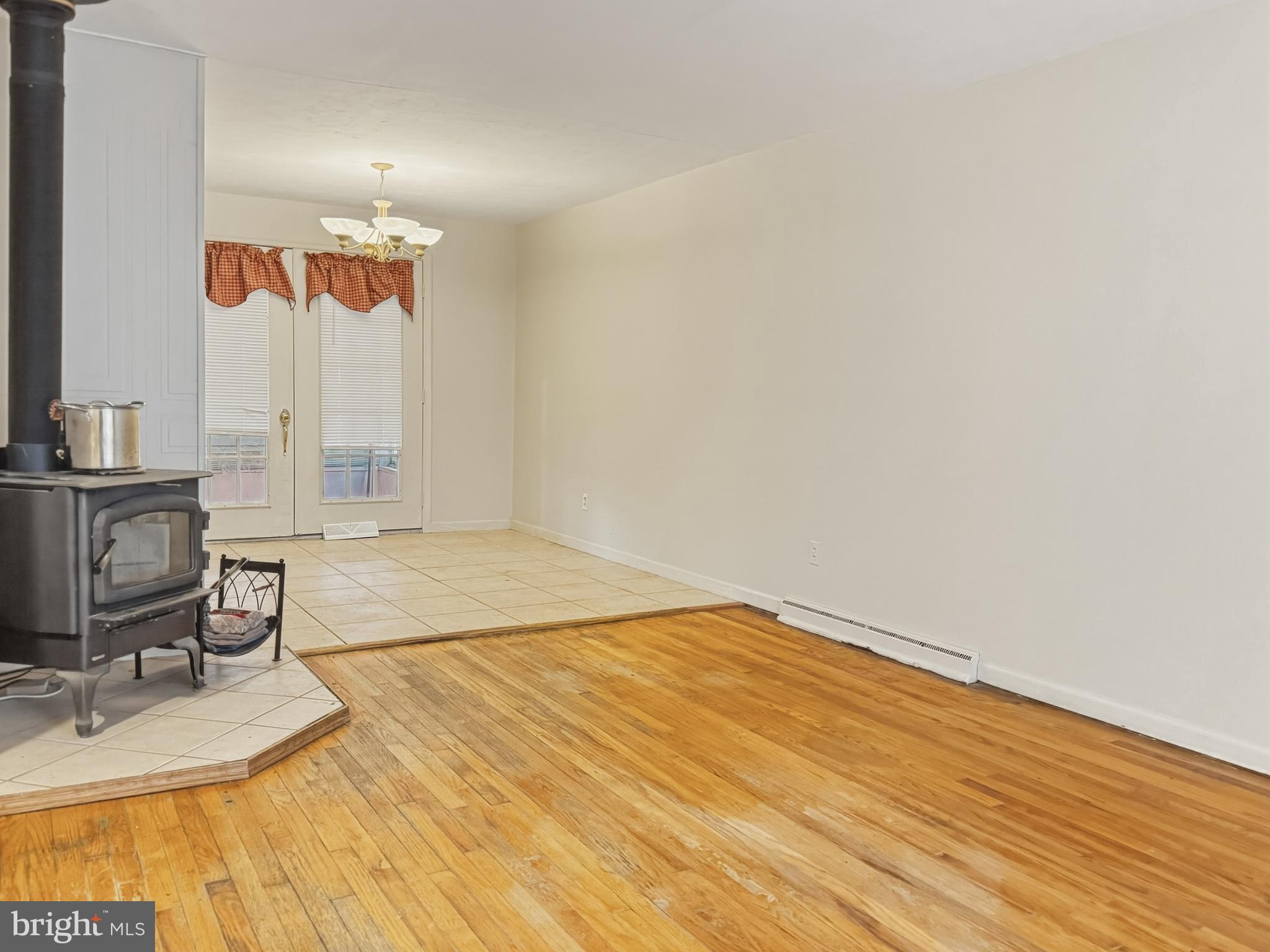 ASHBOURNE HILLS - Residential