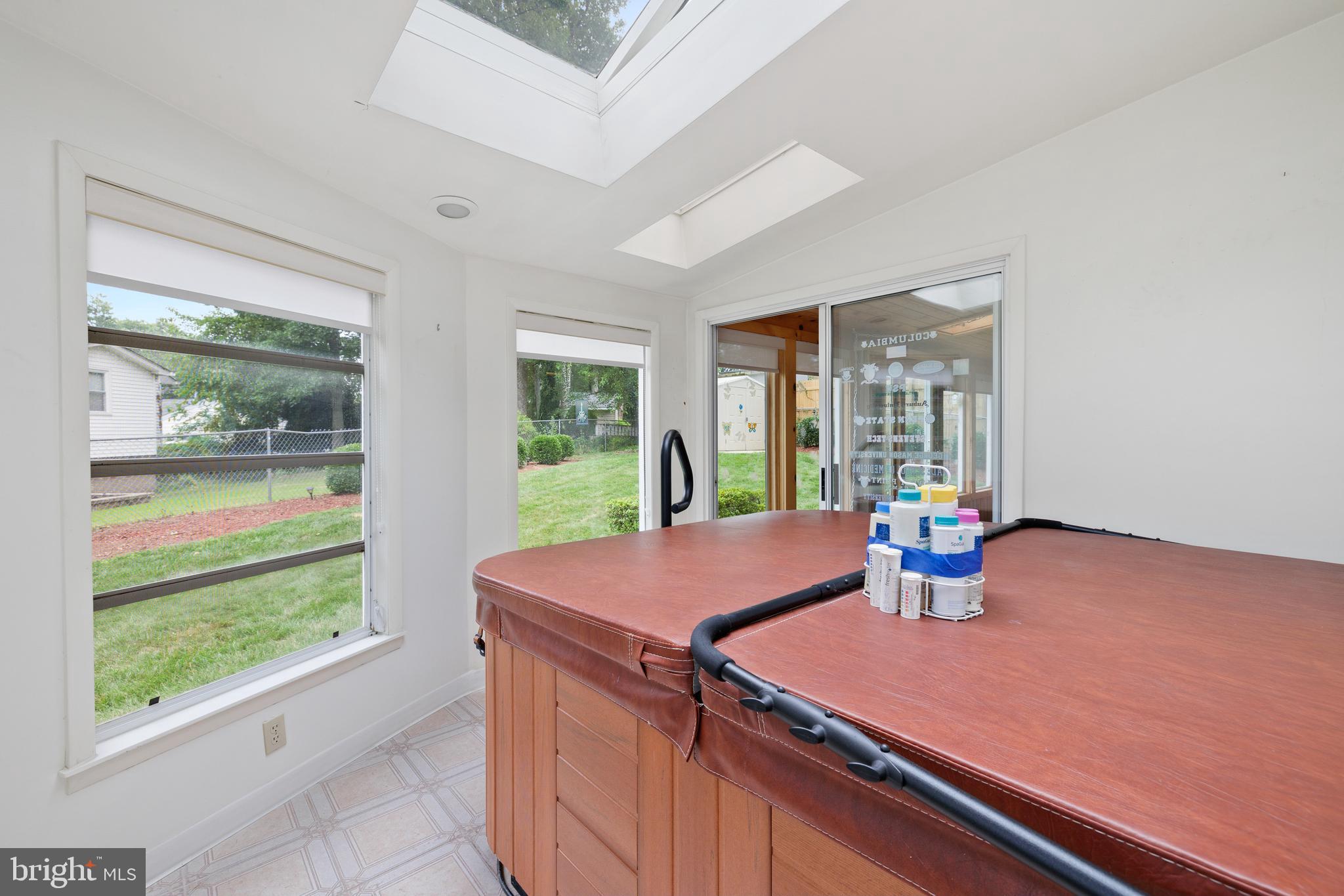 CRESTWOOD MANOR - Residential