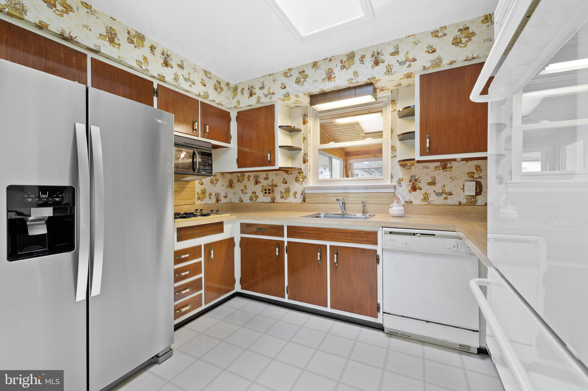 CRESTWOOD MANOR - Residential