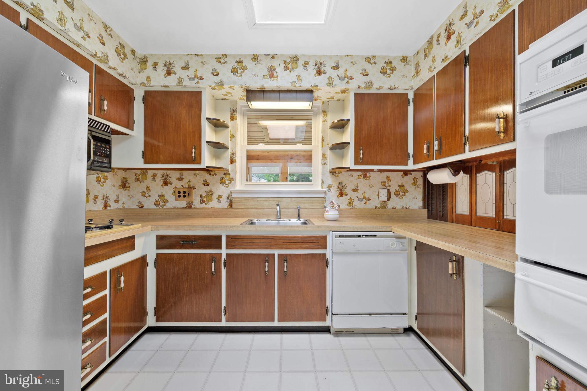 CRESTWOOD MANOR - Residential