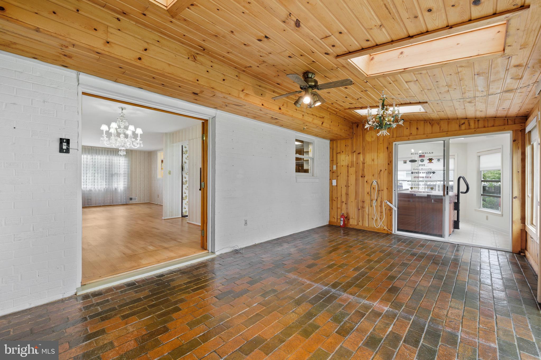 CRESTWOOD MANOR - Residential