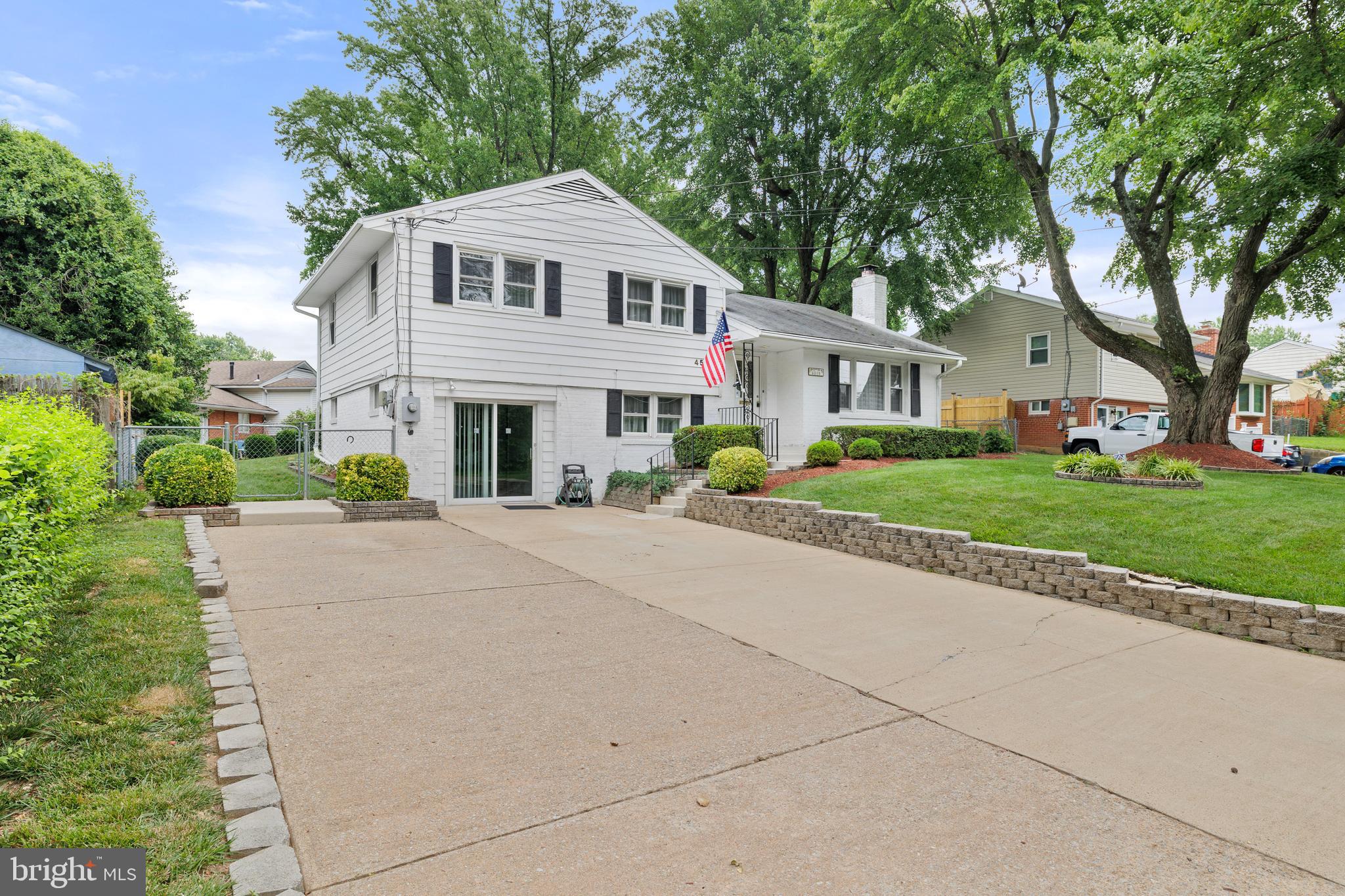 CRESTWOOD MANOR - Residential