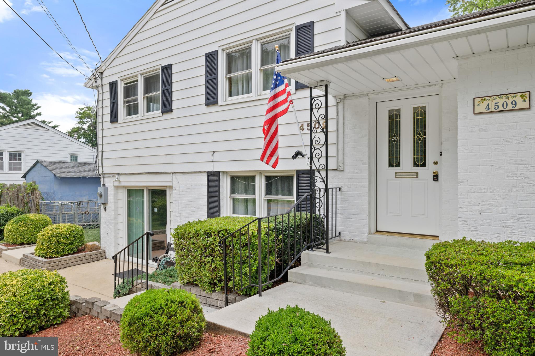 CRESTWOOD MANOR - Residential