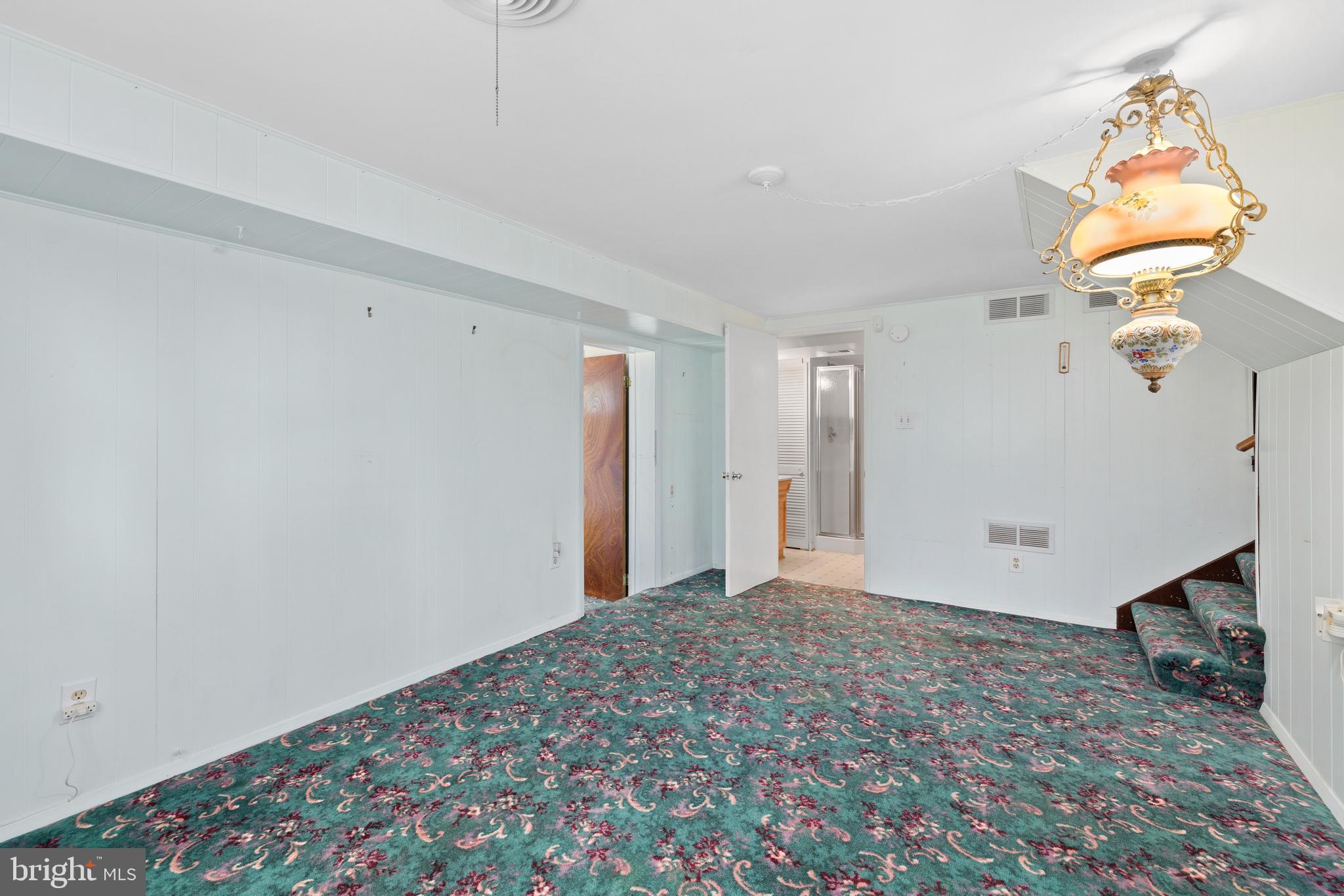 CRESTWOOD MANOR - Residential