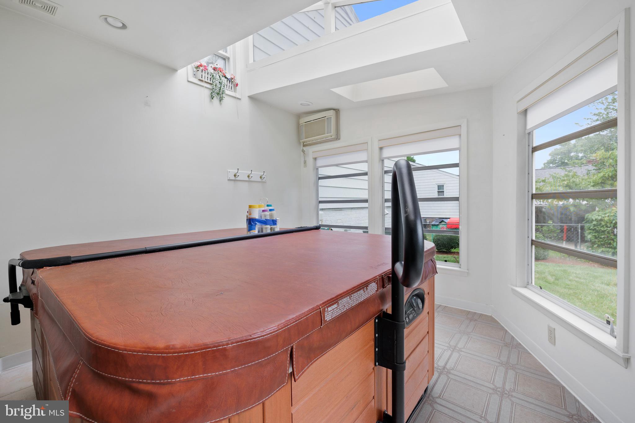 CRESTWOOD MANOR - Residential