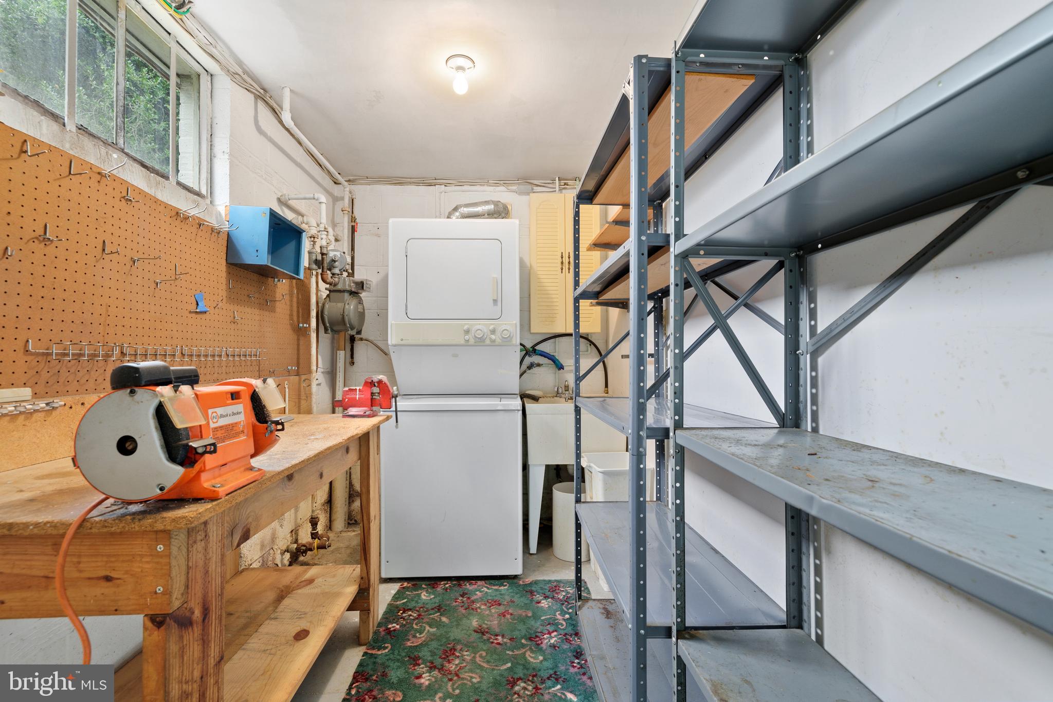 CRESTWOOD MANOR - Residential