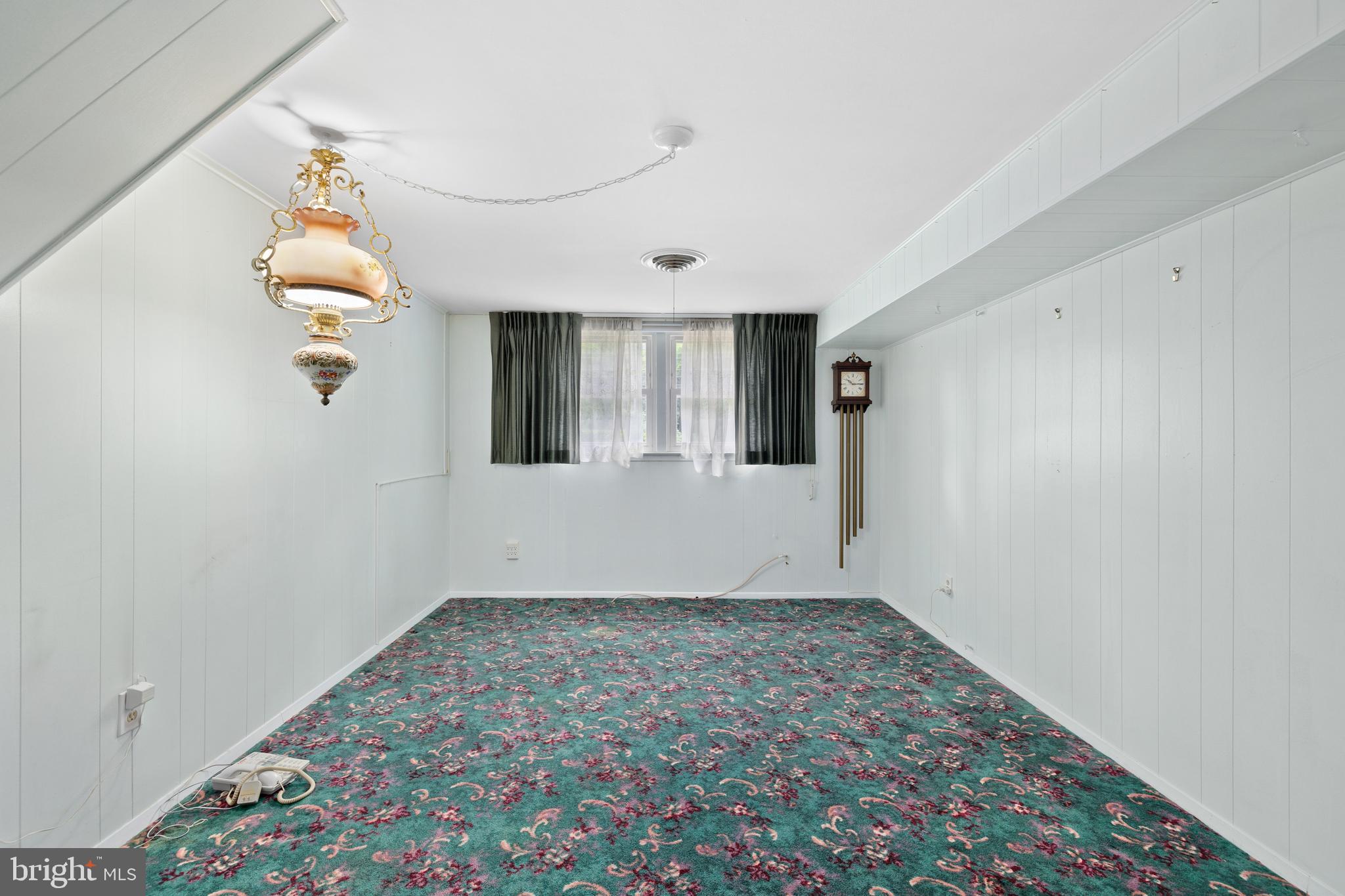 CRESTWOOD MANOR - Residential