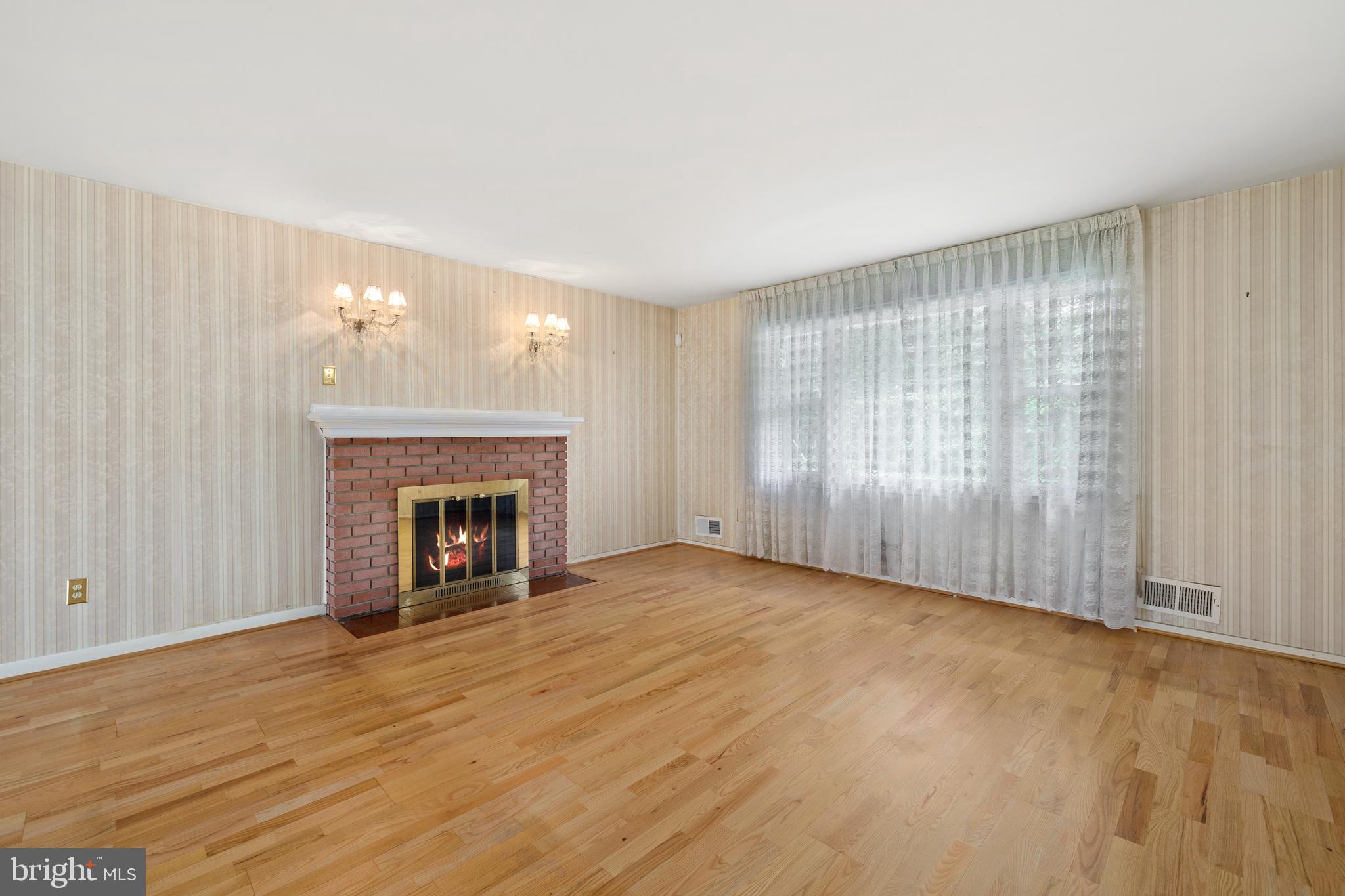 CRESTWOOD MANOR - Residential