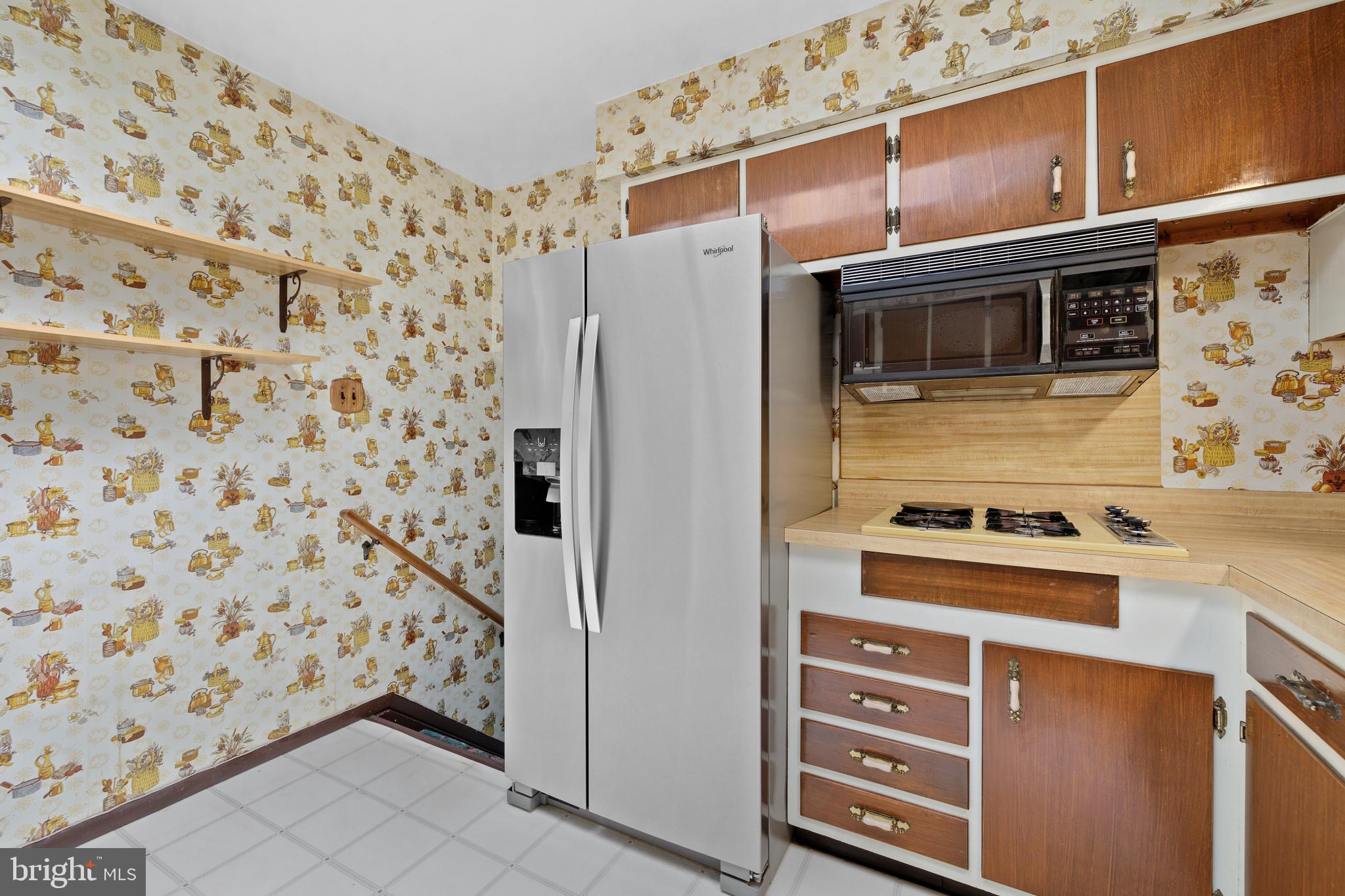 CRESTWOOD MANOR - Residential