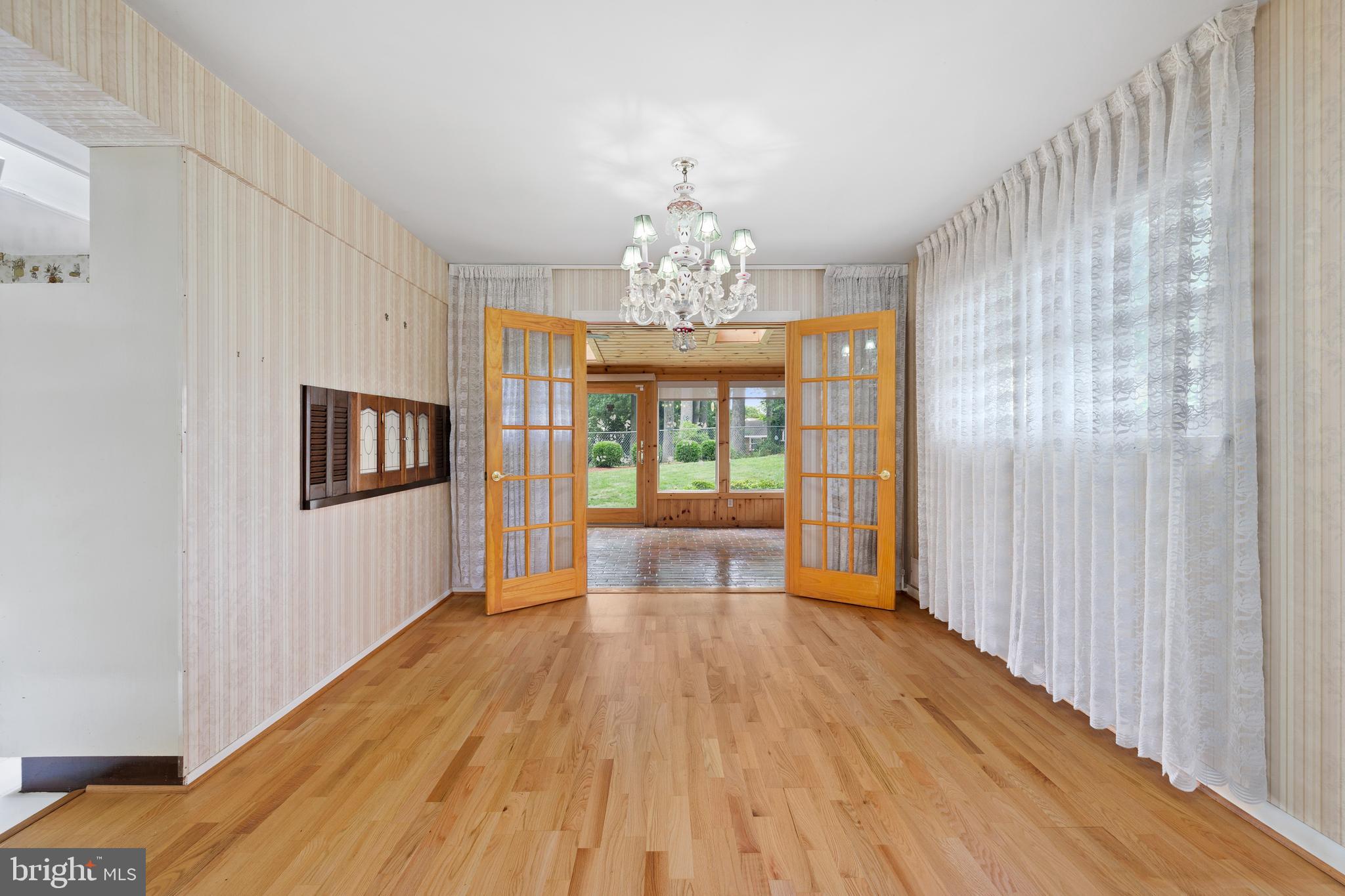 CRESTWOOD MANOR - Residential