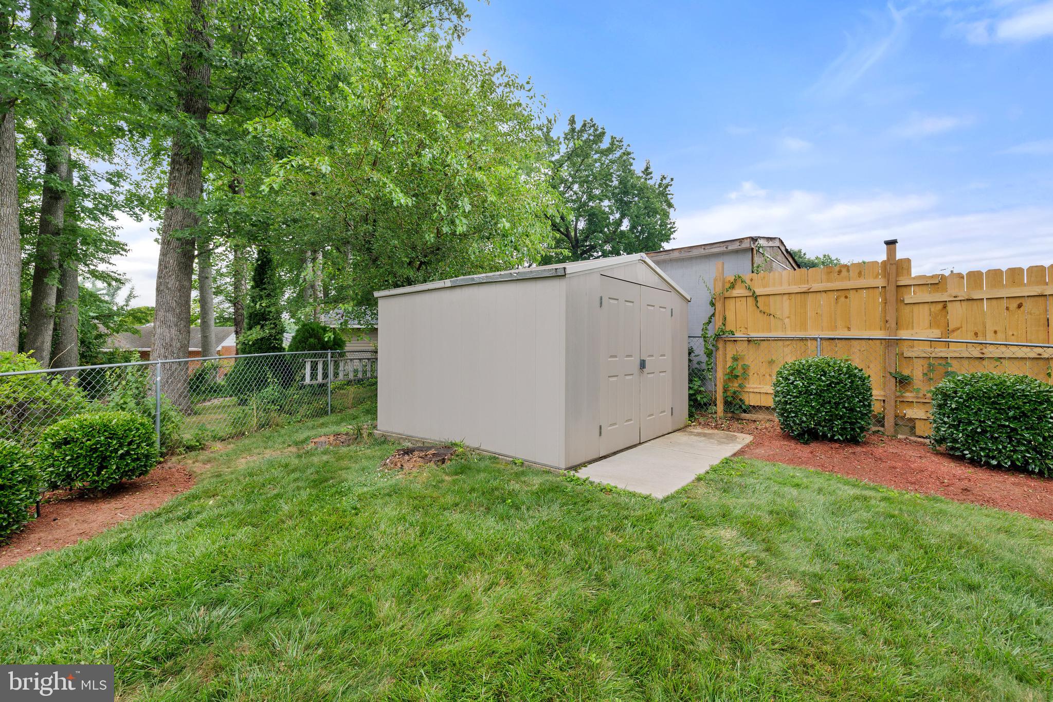 CRESTWOOD MANOR - Residential