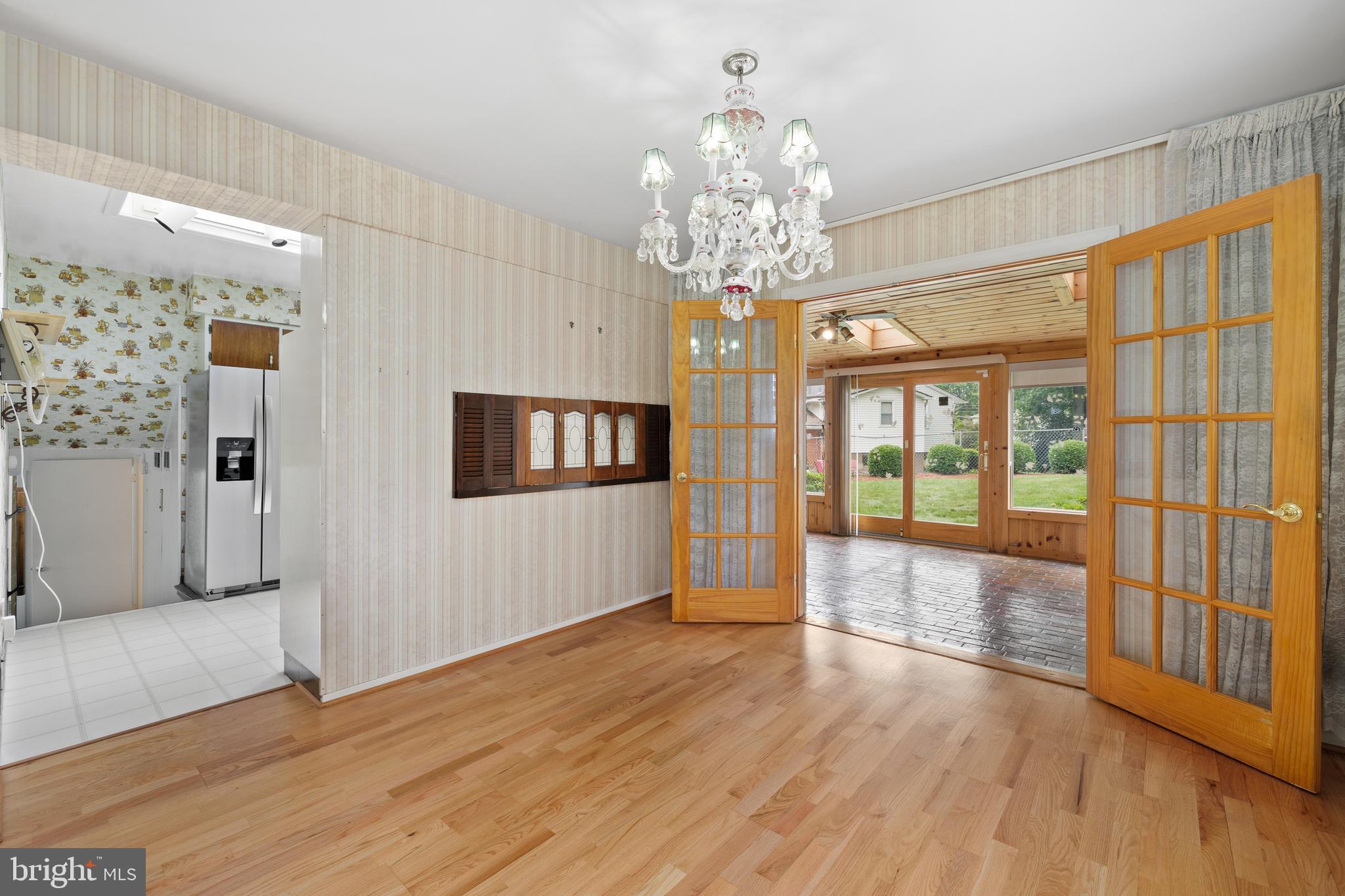 CRESTWOOD MANOR - Residential