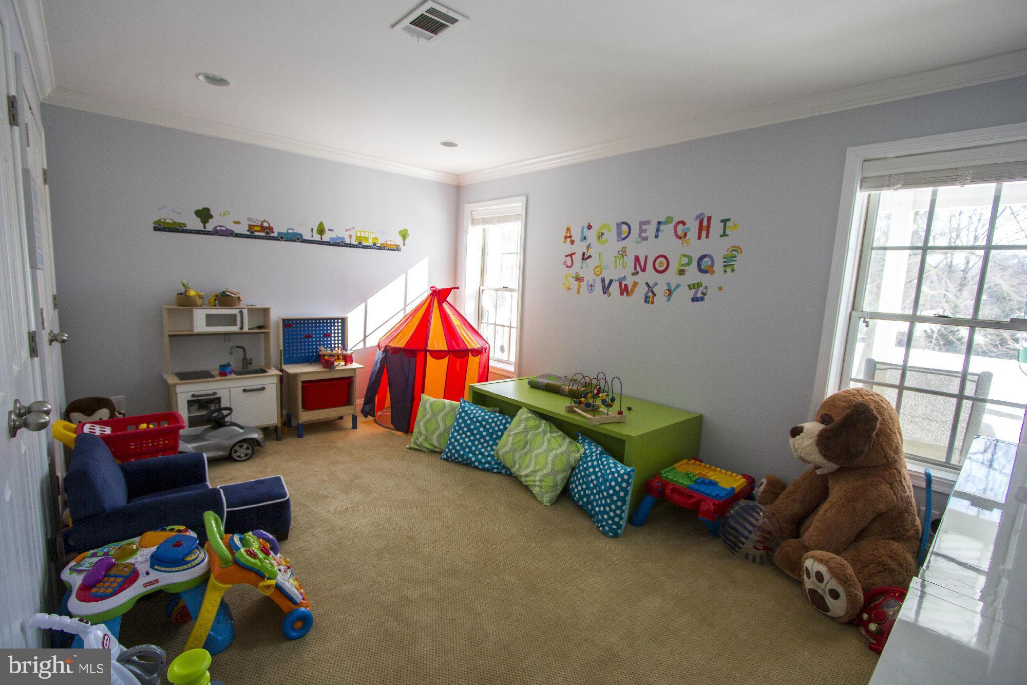 AMANDA PLACE - Residential